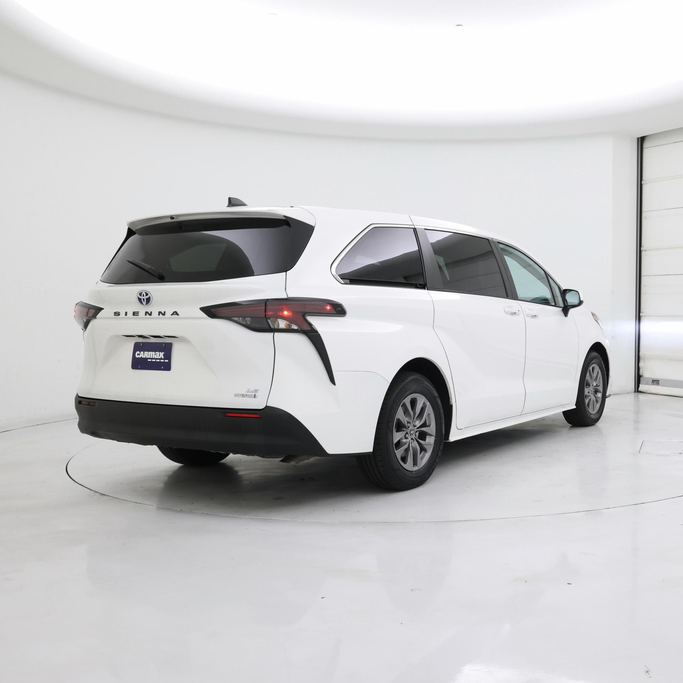 Thumbnail: 2023 Toyota Sienna - 8