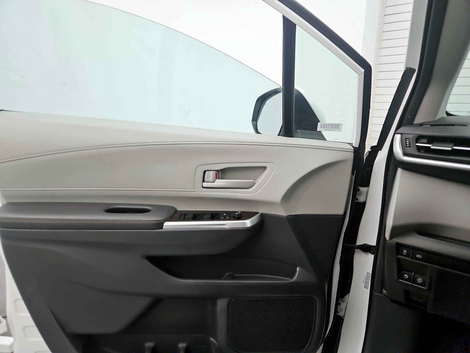 Thumbnail: 2024 Toyota Sienna - 12