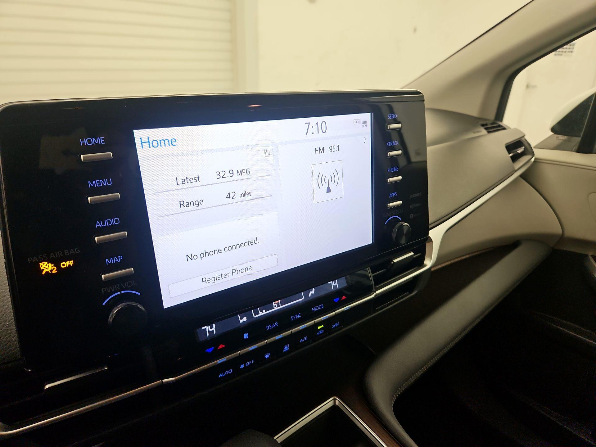 Thumbnail: 2024 Toyota Sienna - 13