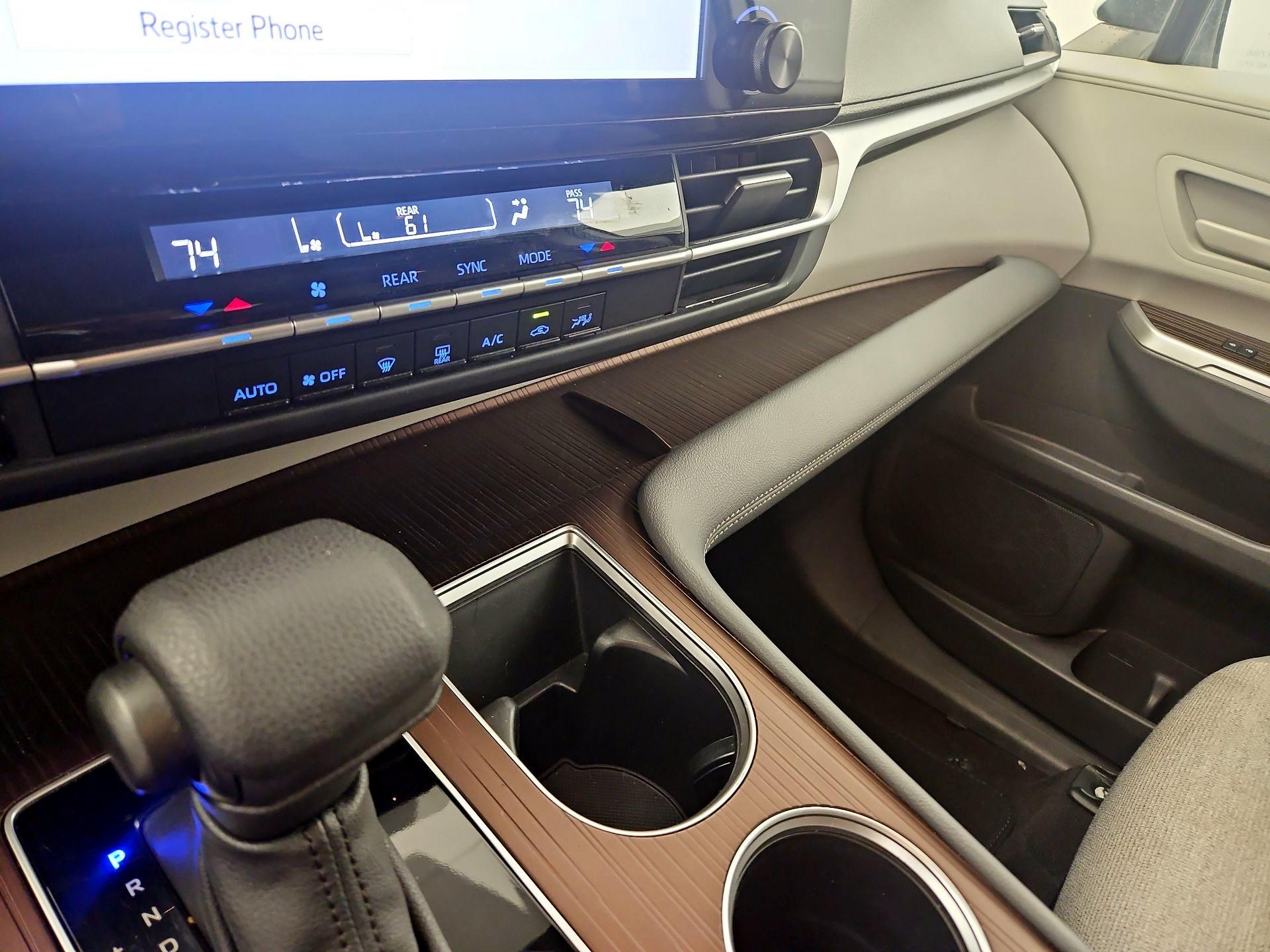 Thumbnail: 2024 Toyota Sienna - 14