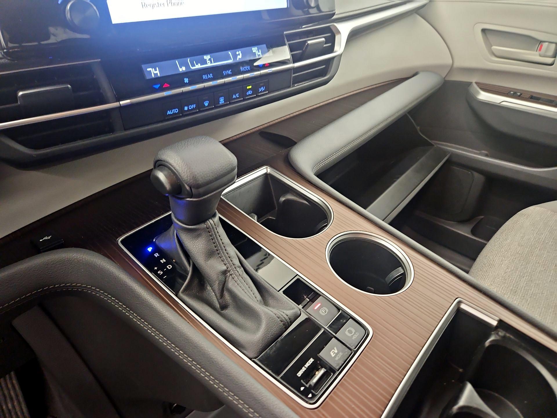 Thumbnail: 2024 Toyota Sienna - 15