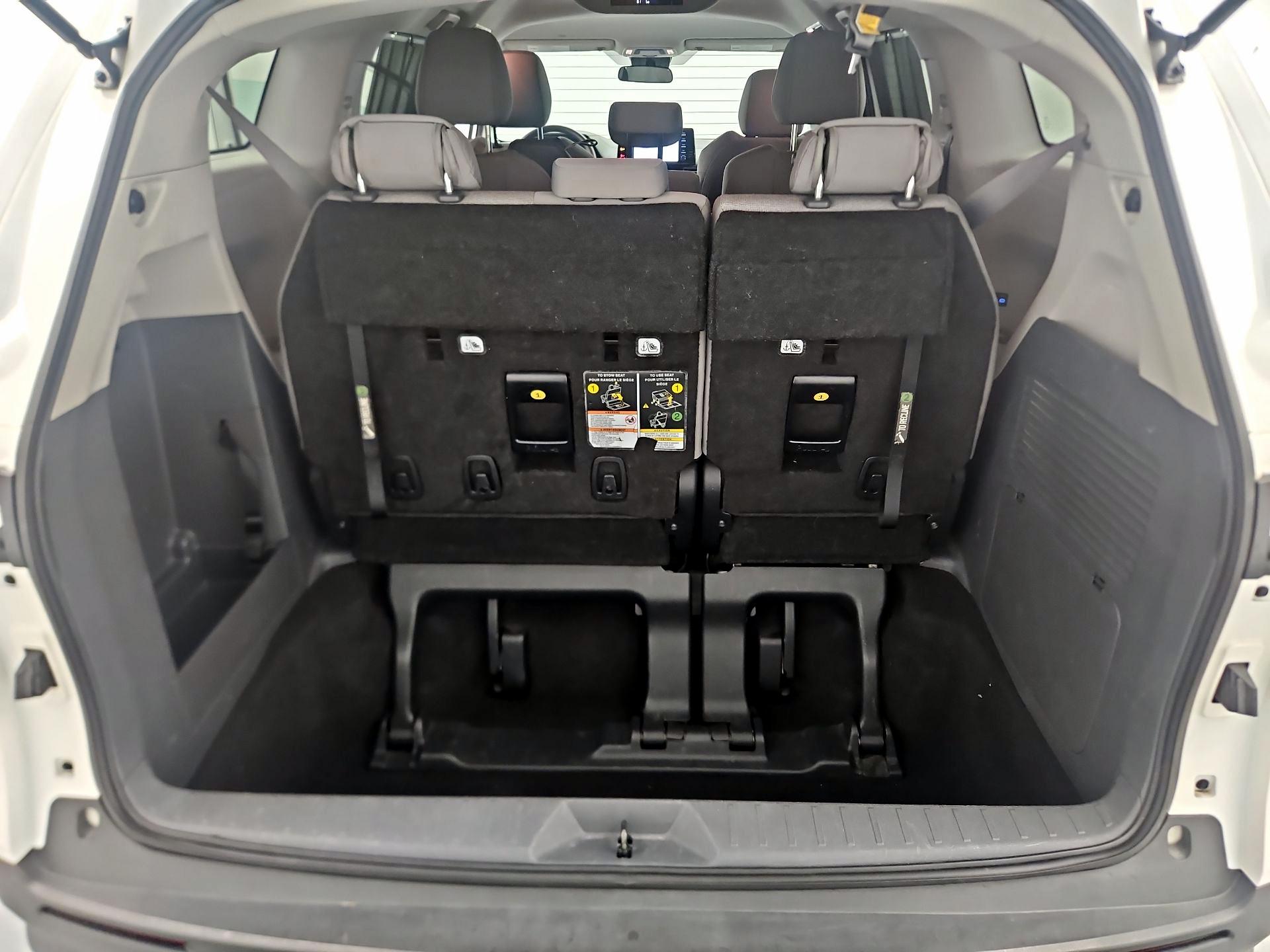 Thumbnail: 2024 Toyota Sienna - 18