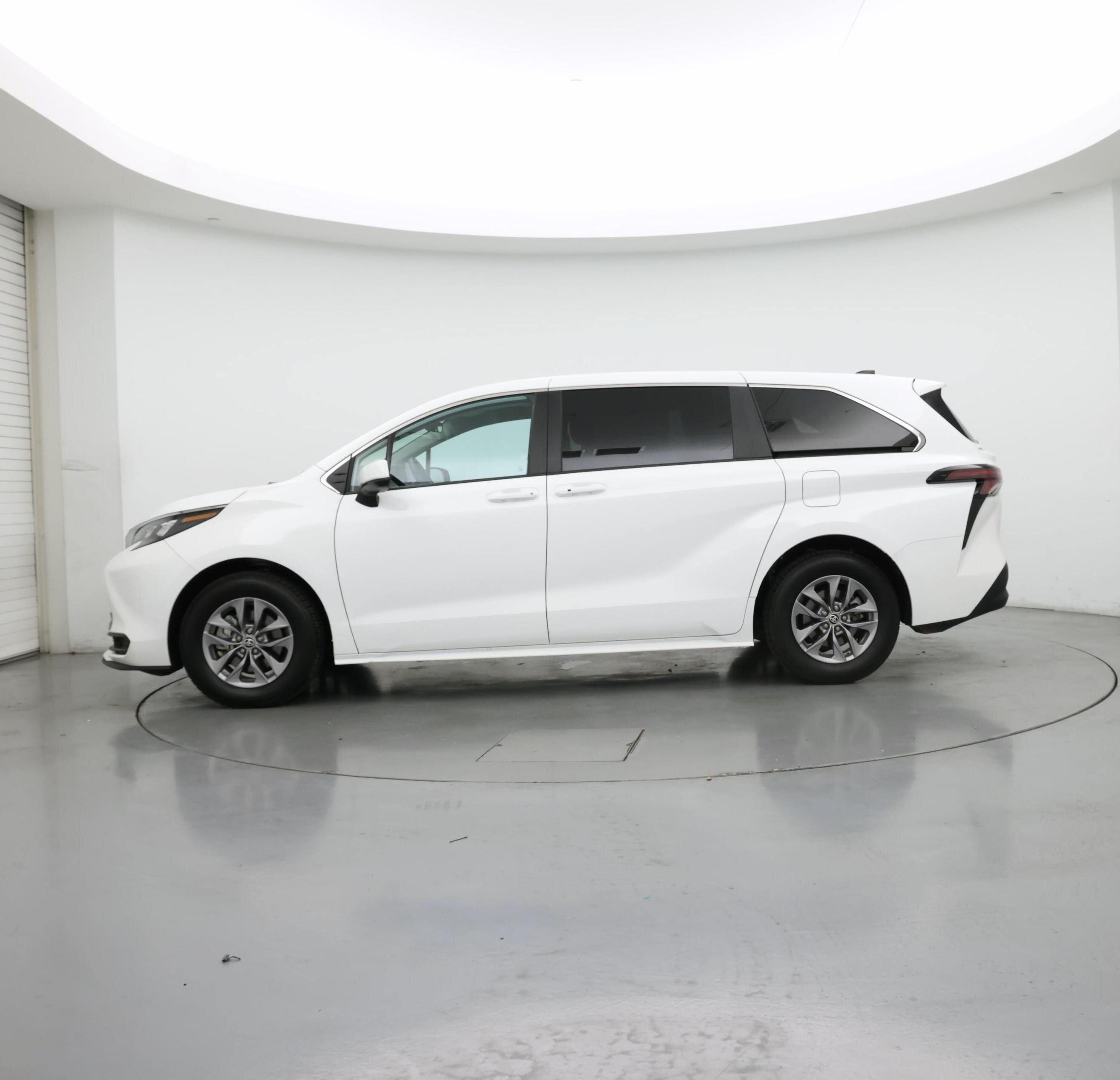 Thumbnail: 2024 Toyota Sienna - 3