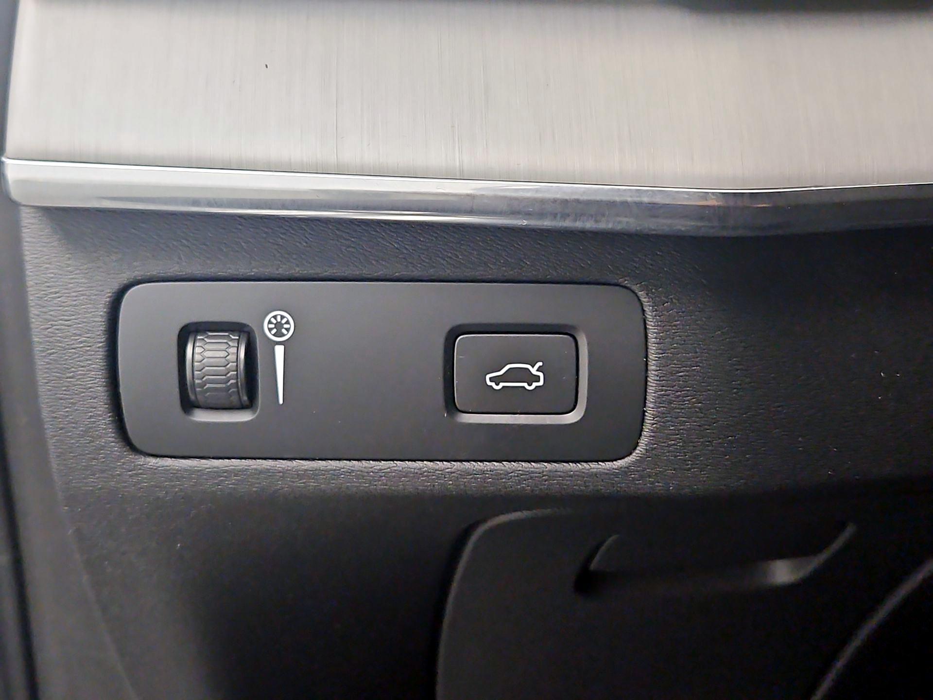 Thumbnail: 2022 Volvo XC90 - 13