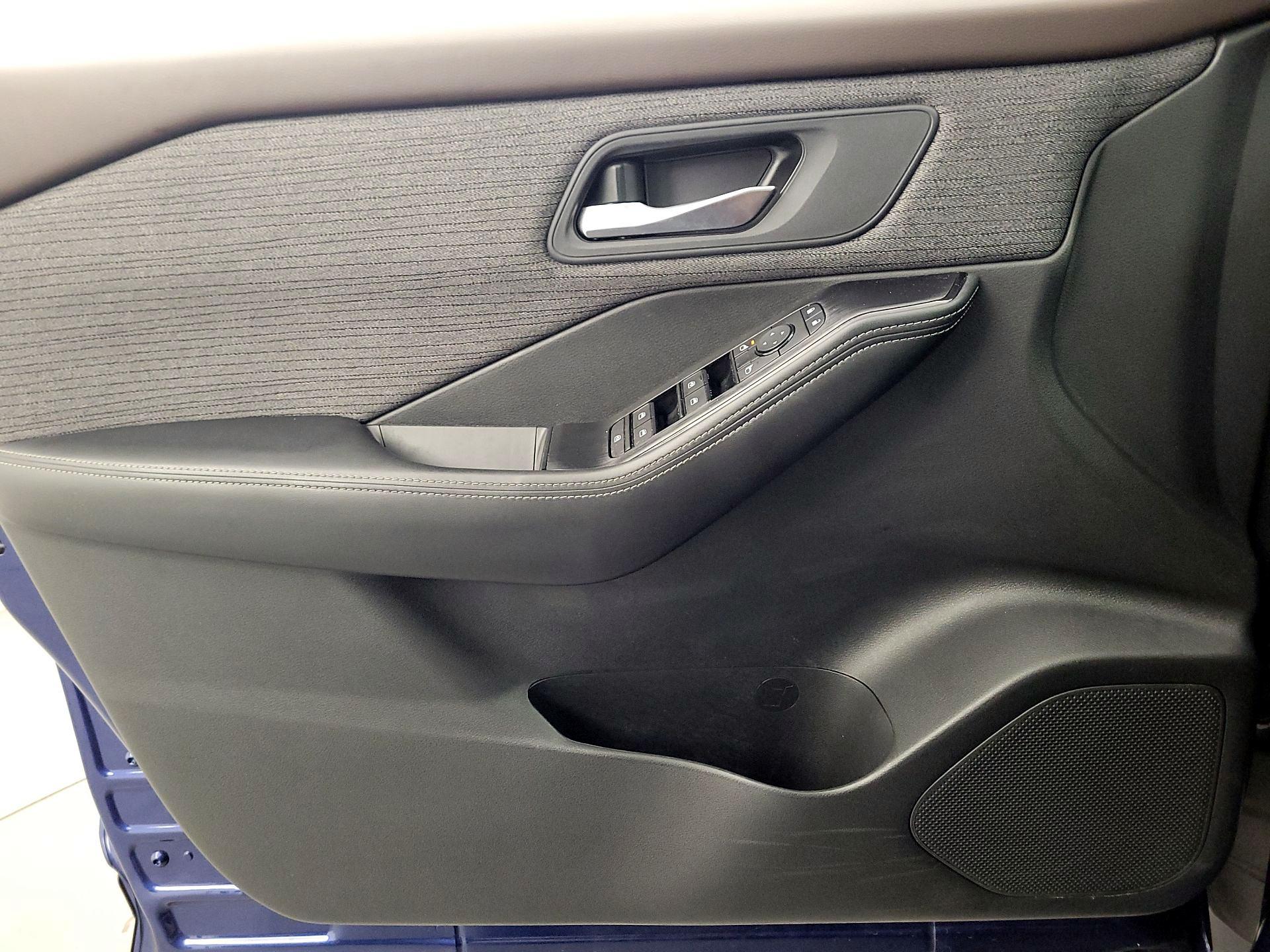 Thumbnail: 2023 Nissan Rogue - 12