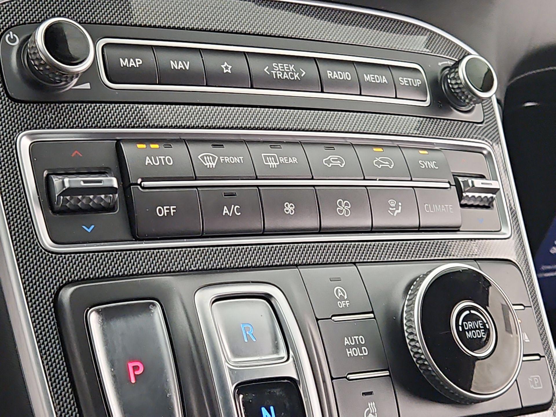 Thumbnail: 2022 Hyundai Santa Fe - 17