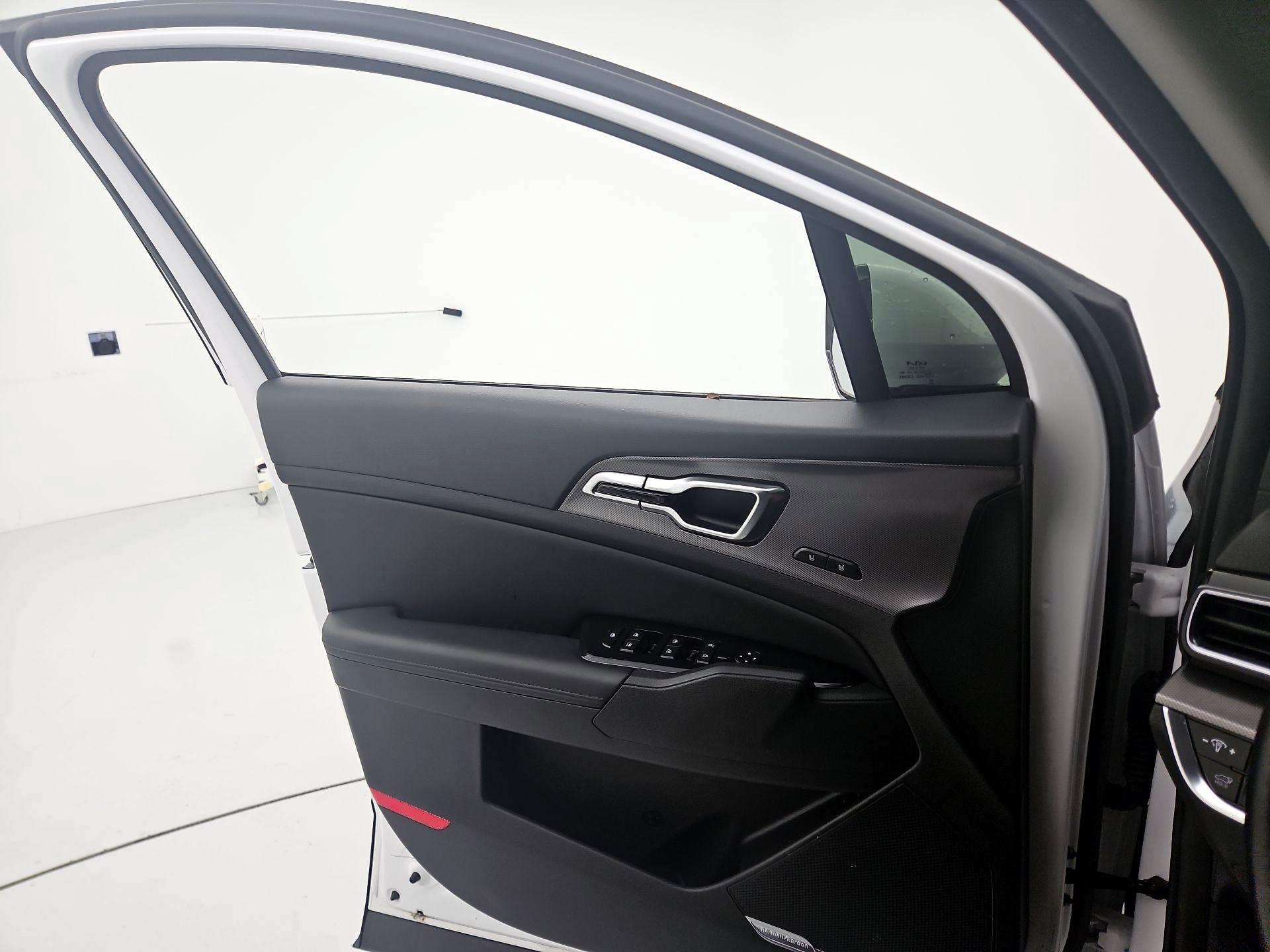 Thumbnail: 2023 Kia Sportage - 12