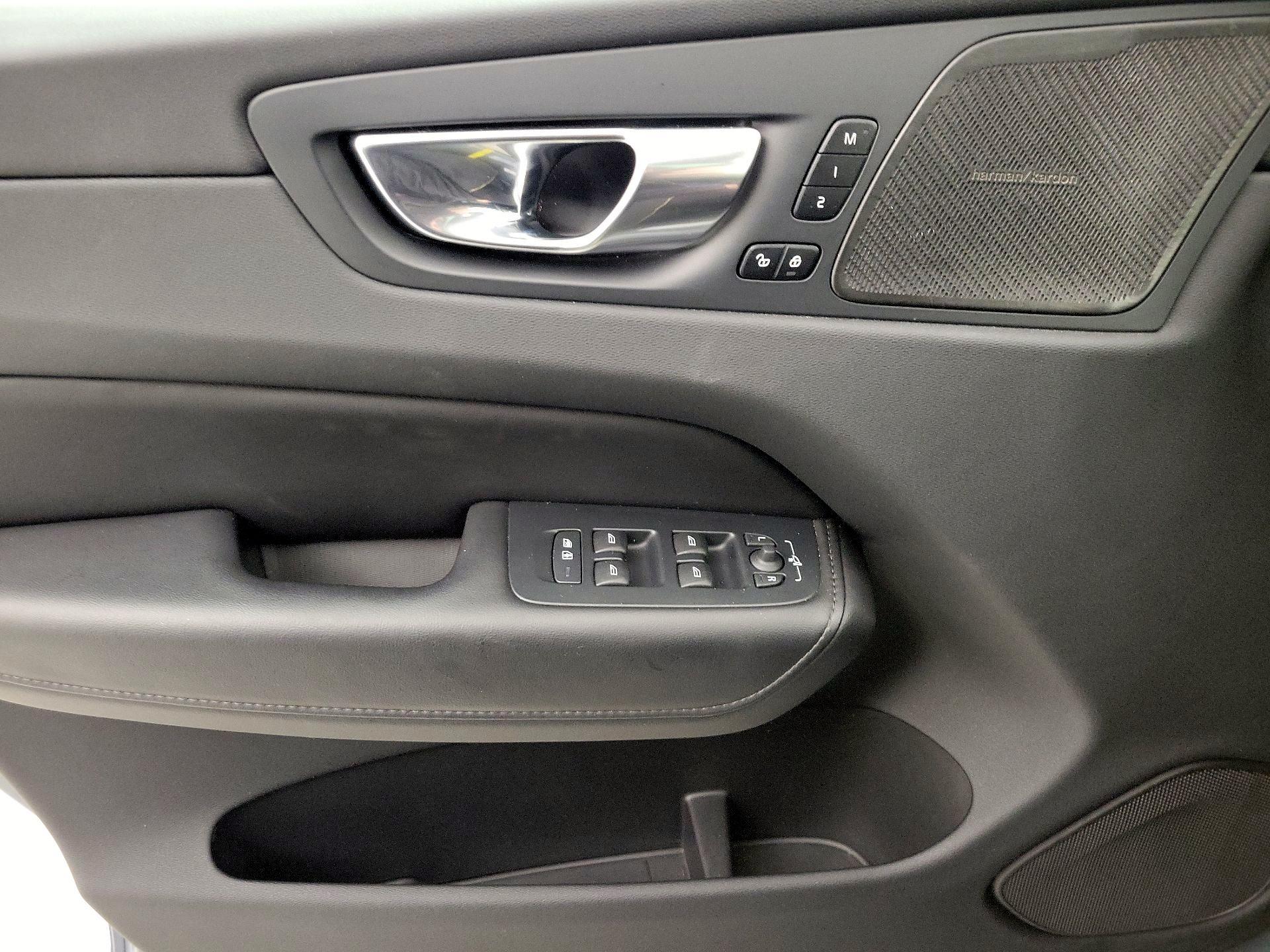 Thumbnail: 2023 Volvo XC60 - 12