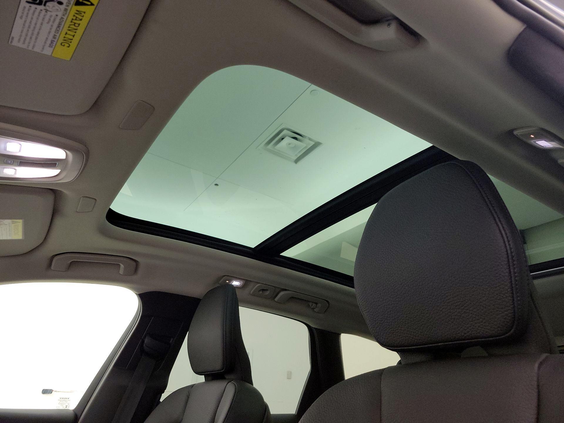 Thumbnail: 2023 Volvo XC60 - 19