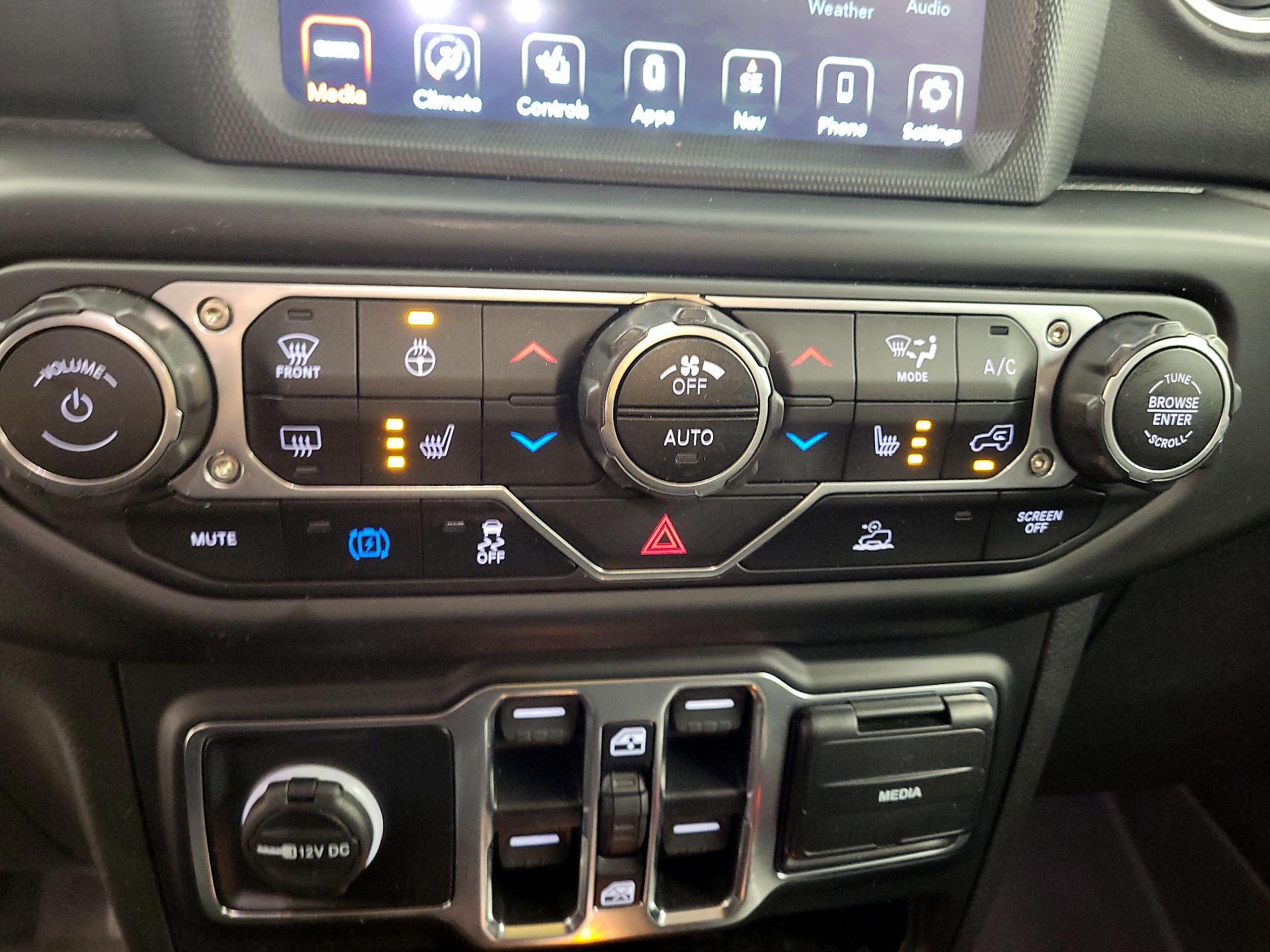 Thumbnail: 2022 Jeep Wrangler - 14