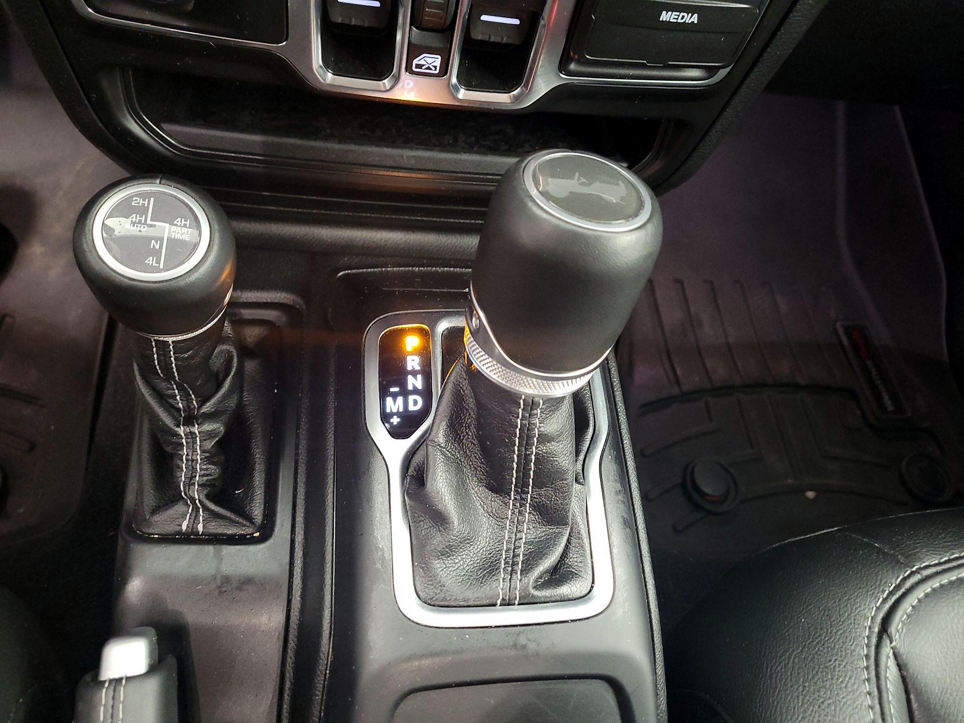 Thumbnail: 2022 Jeep Wrangler - 15