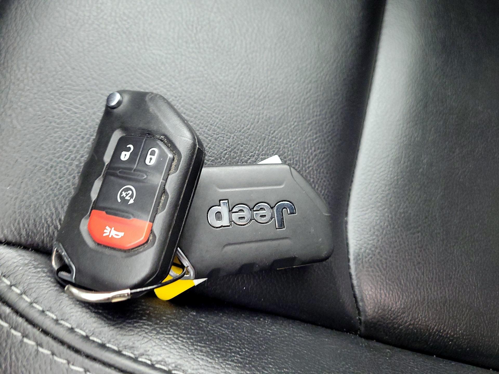 Thumbnail: 2022 Jeep Wrangler - 18