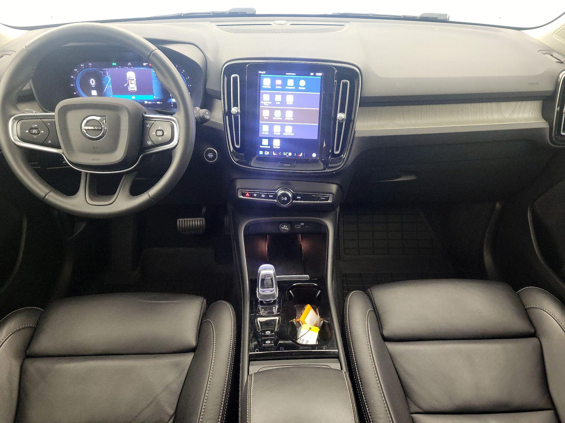 Thumbnail: 2023 Volvo XC40 - 9