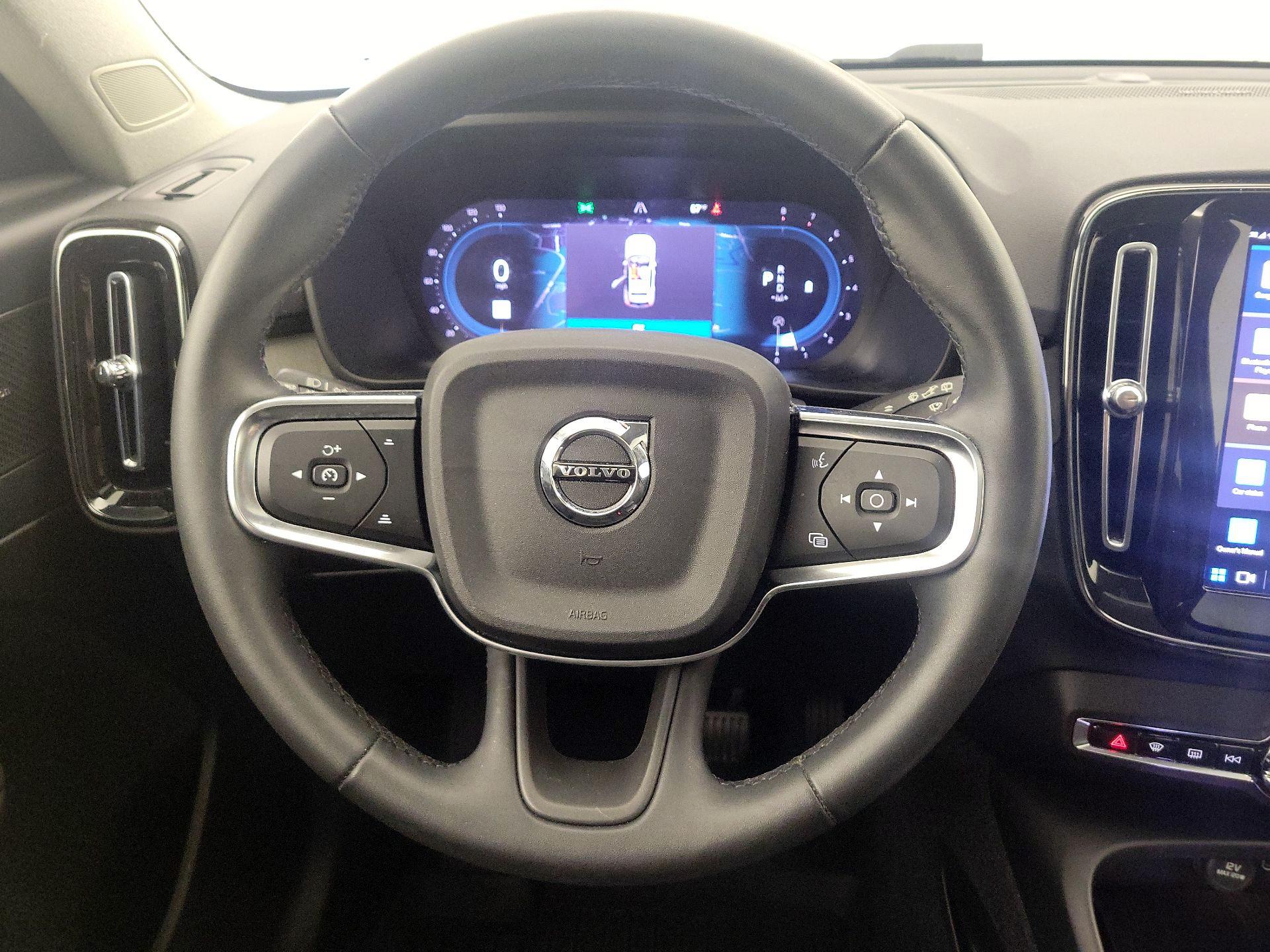 Thumbnail: 2023 Volvo XC40 - 10