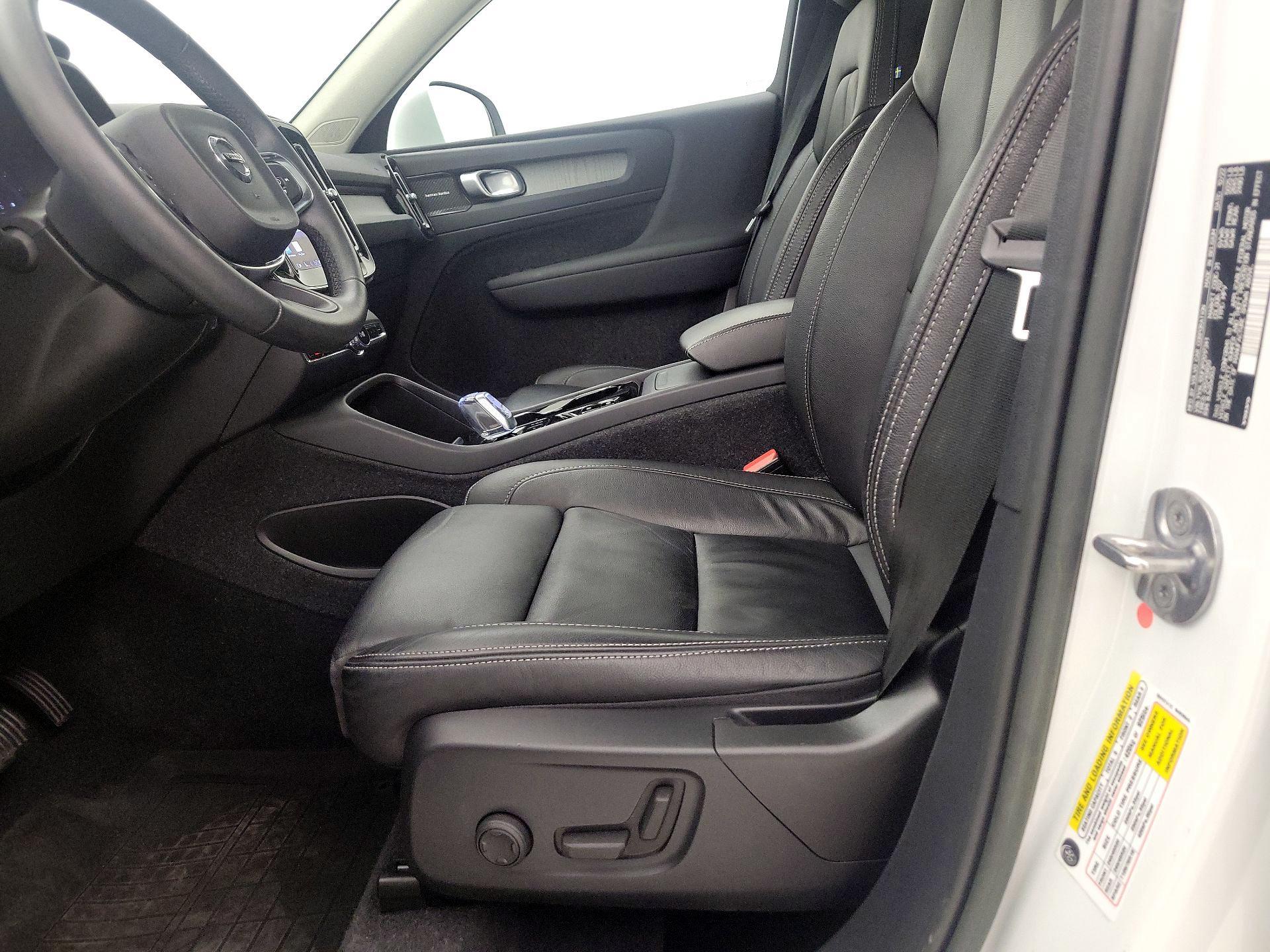 Thumbnail: 2023 Volvo XC40 - 11