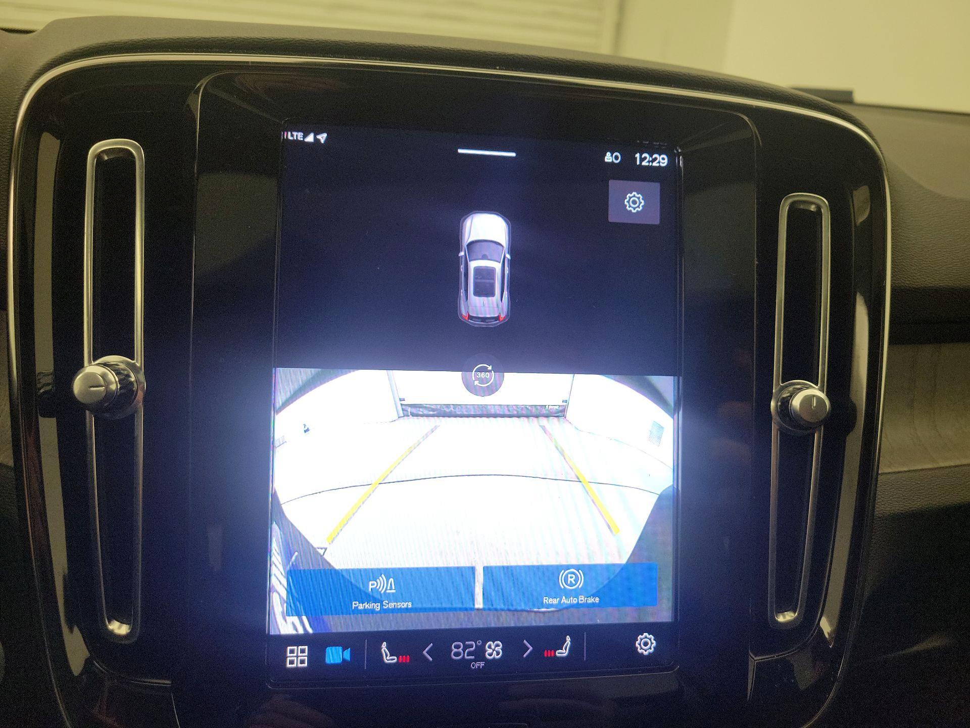 Thumbnail: 2023 Volvo XC40 - 14