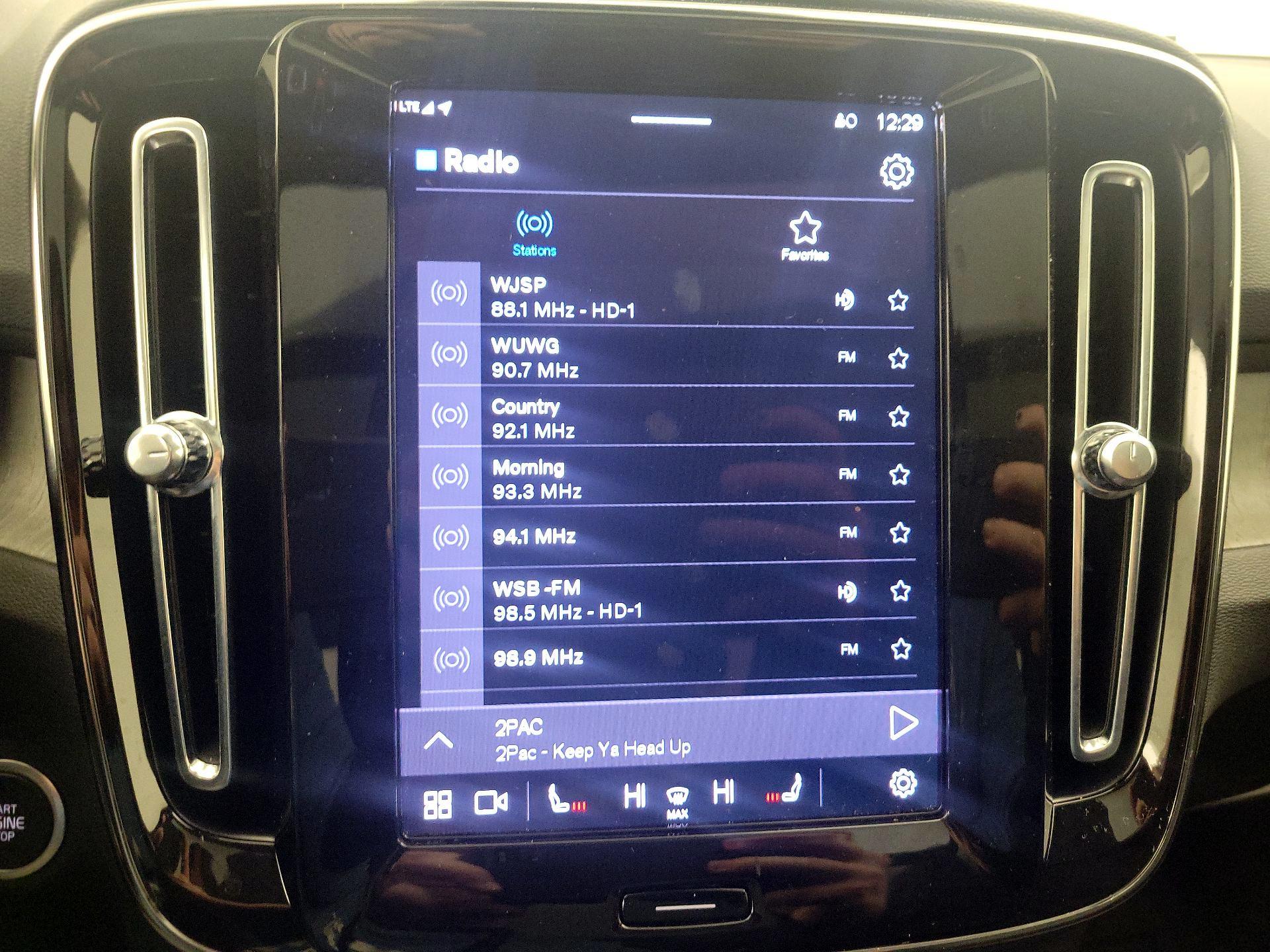 Thumbnail: 2023 Volvo XC40 - 15