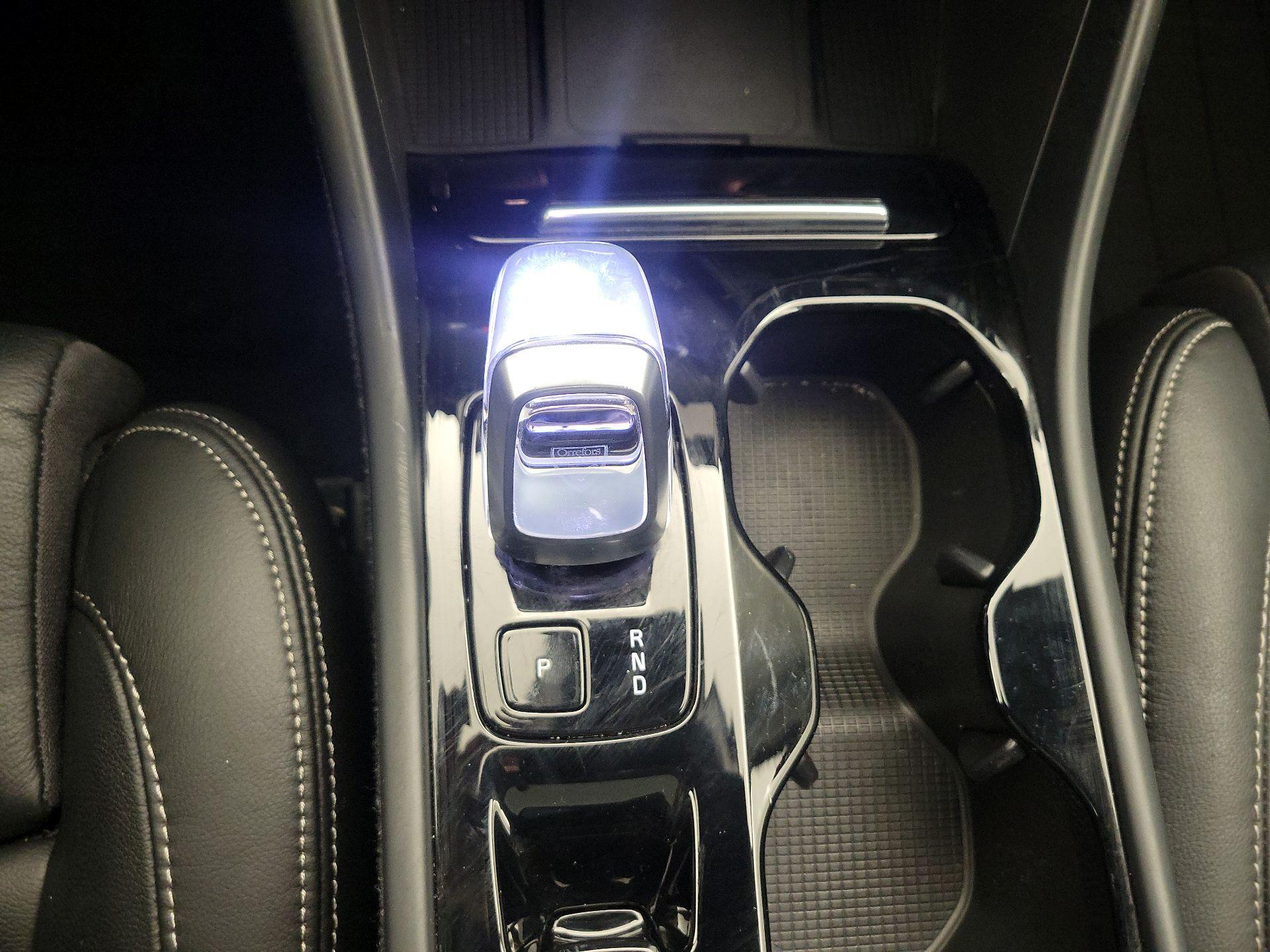 Thumbnail: 2023 Volvo XC40 - 17