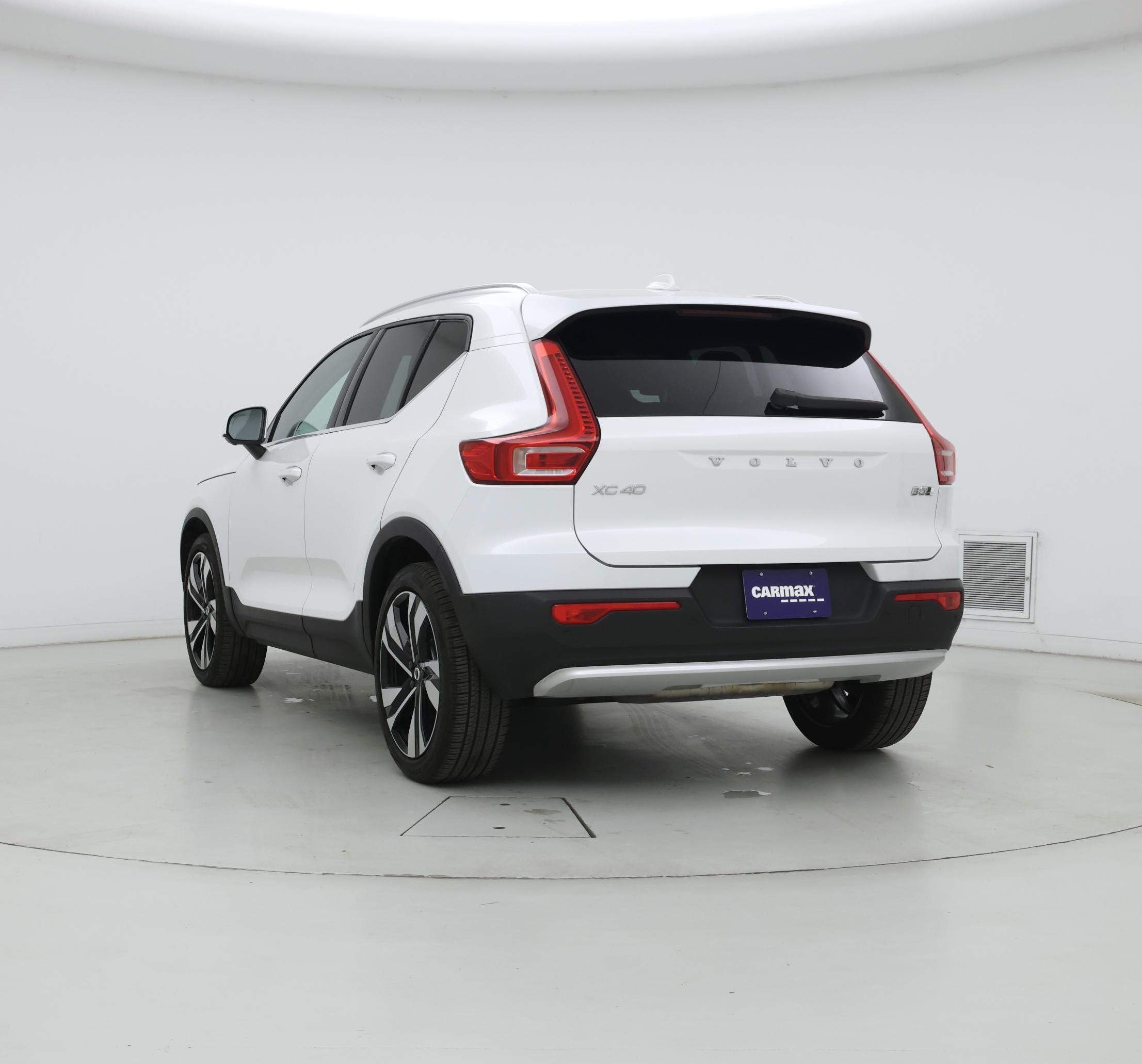 Thumbnail: 2023 Volvo XC40 - 2