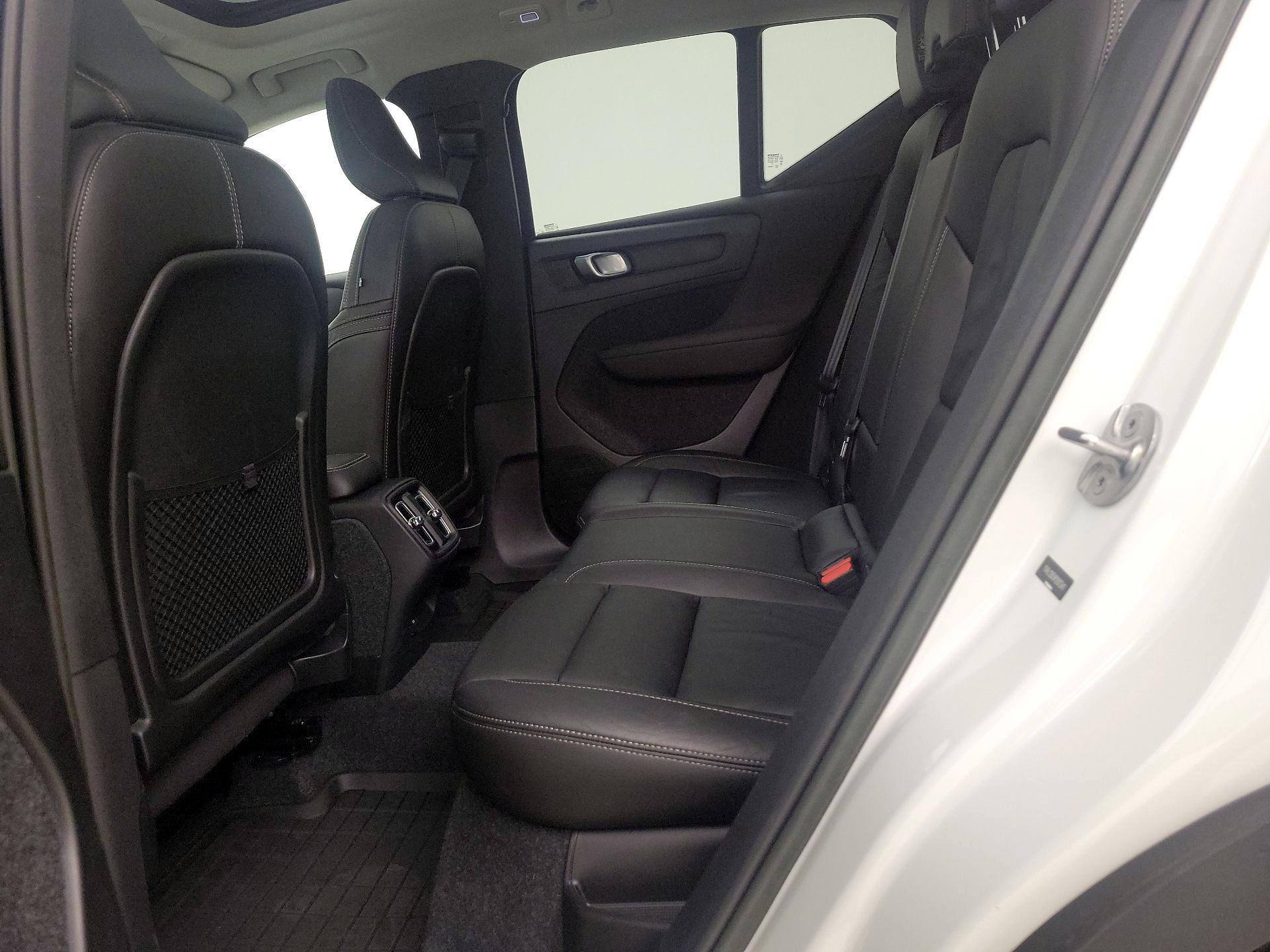 Thumbnail: 2023 Volvo XC40 - 20