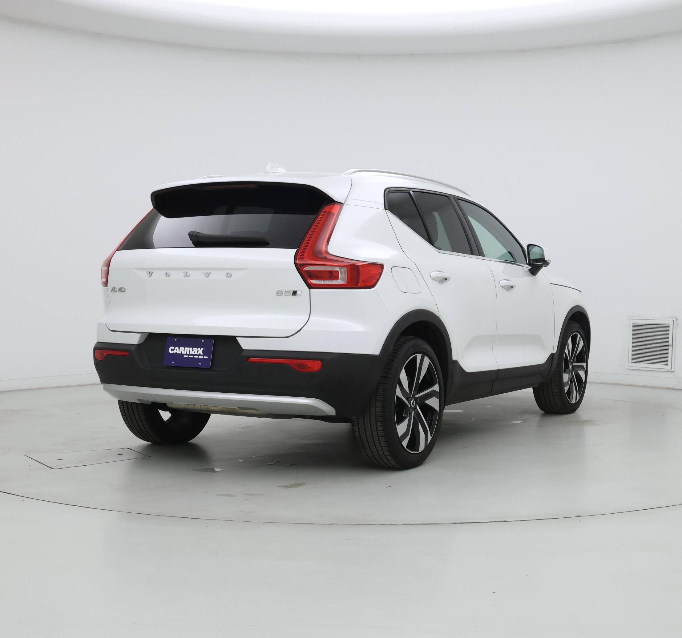 Thumbnail: 2023 Volvo XC40 - 8