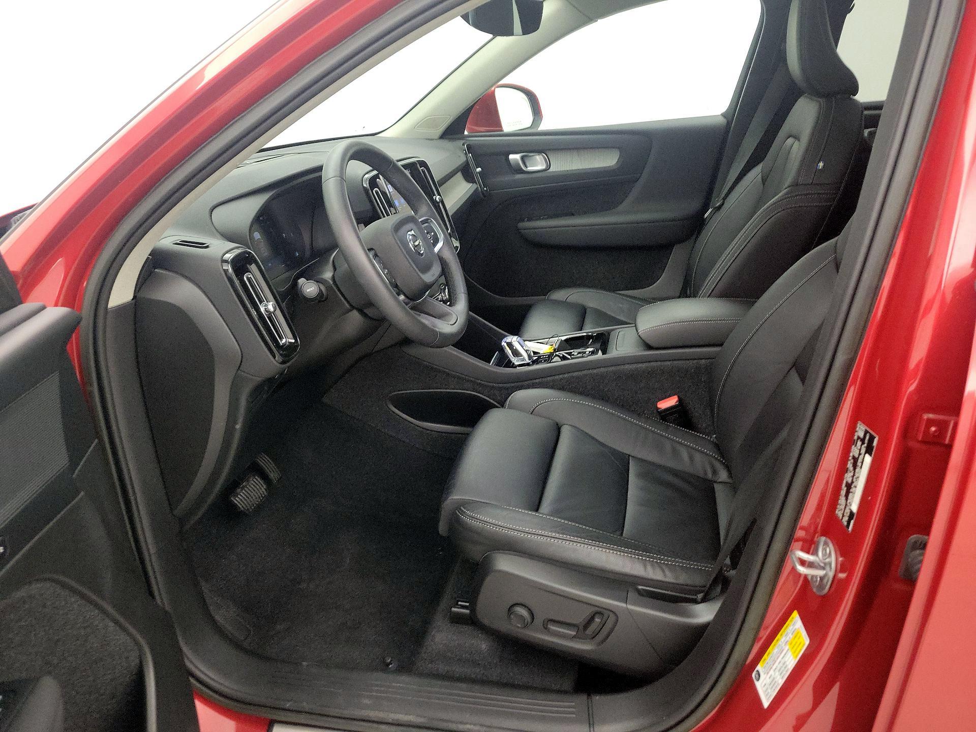 Thumbnail: 2023 Volvo XC40 - 11