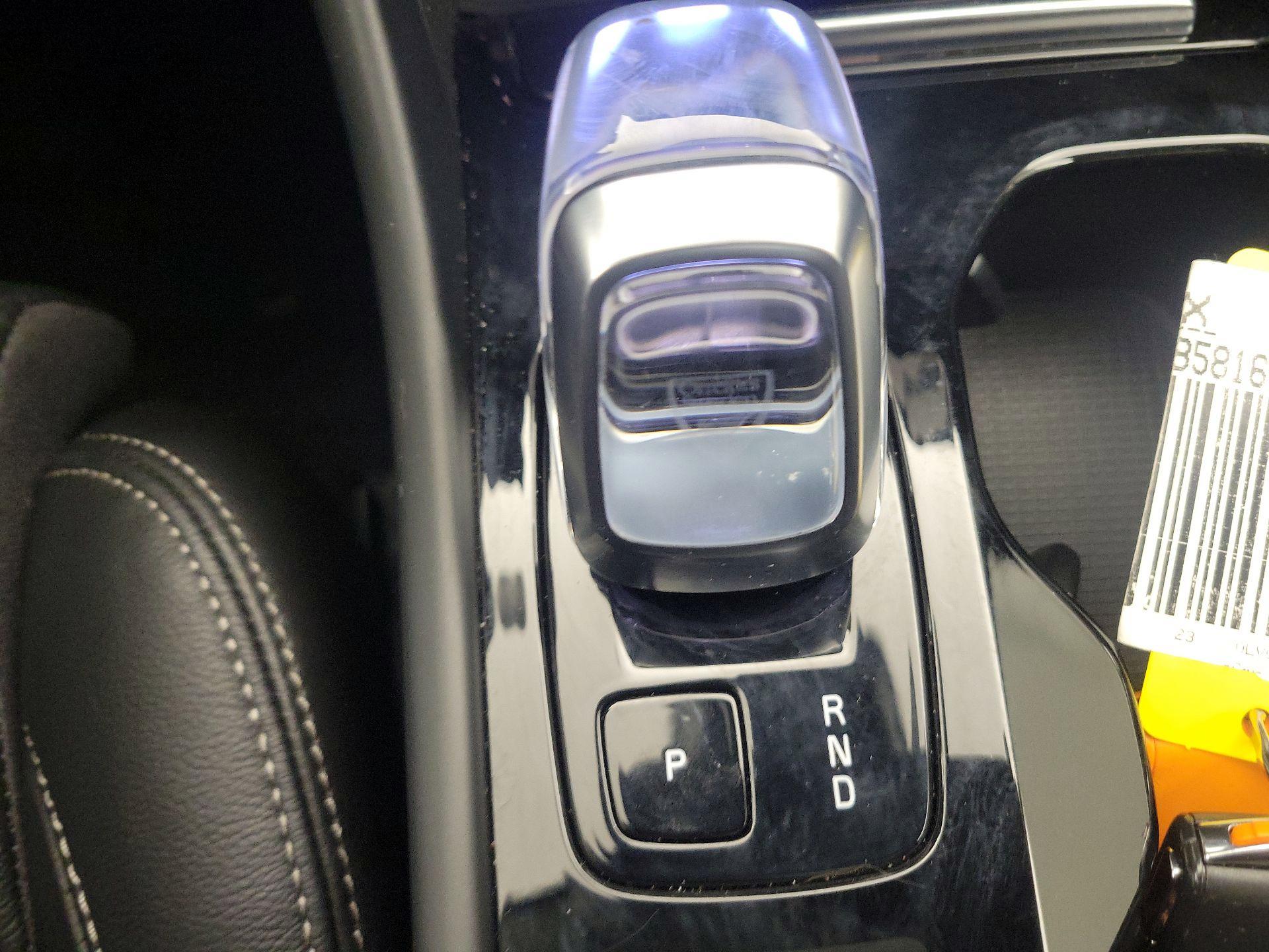 Thumbnail: 2023 Volvo XC40 - 17