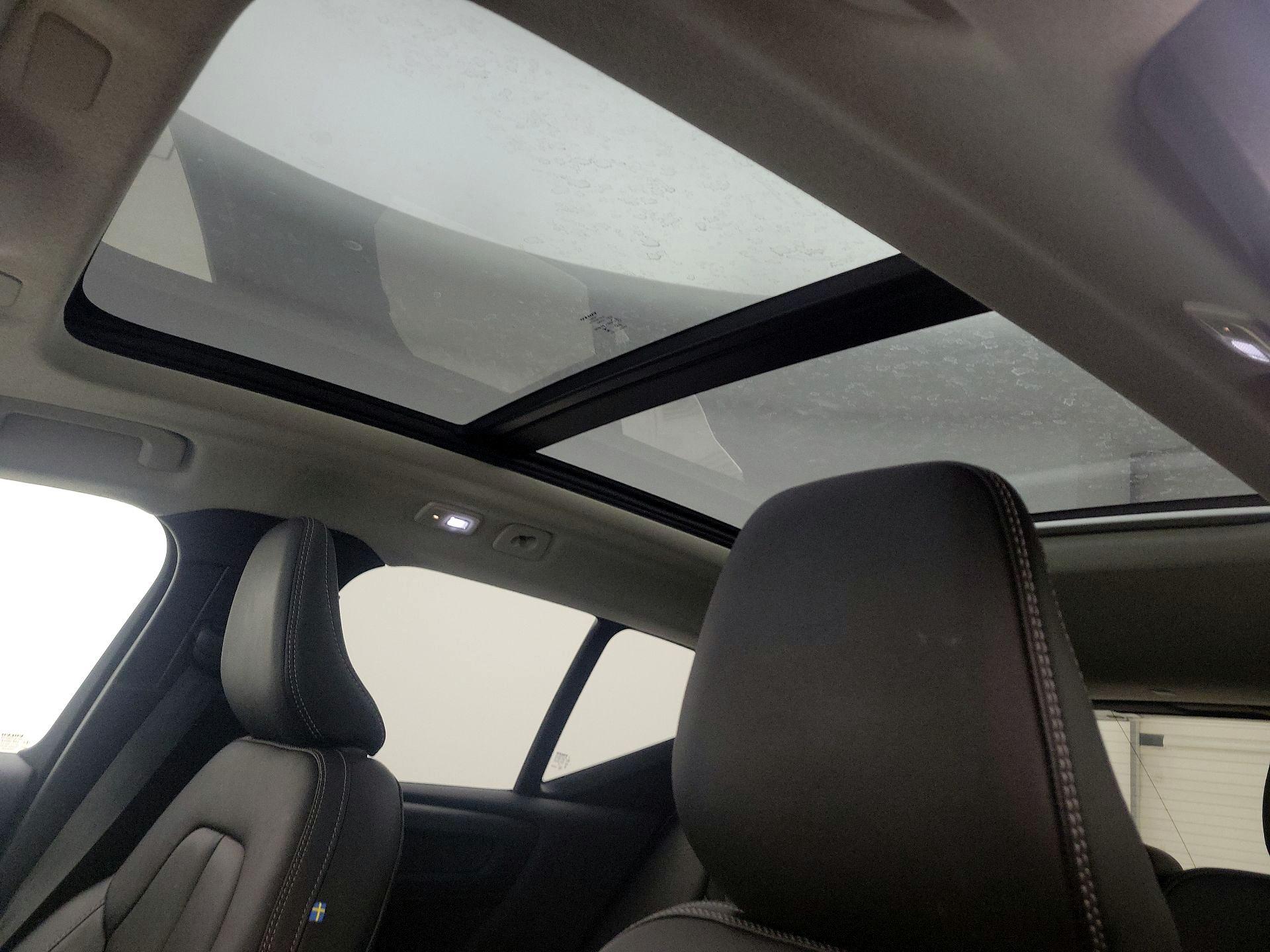 Thumbnail: 2023 Volvo XC40 - 19