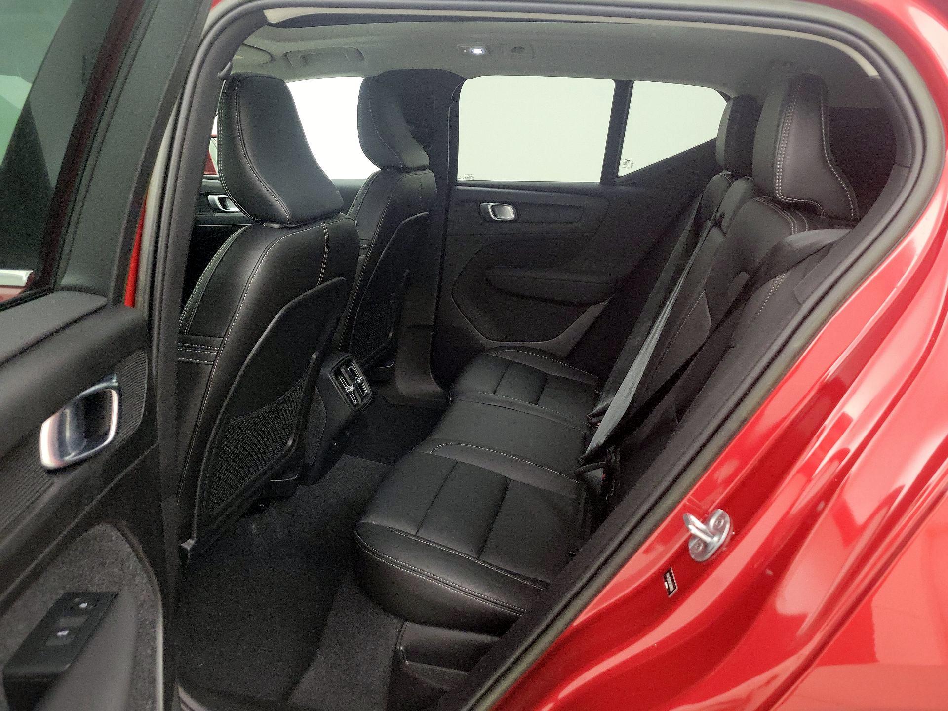 Thumbnail: 2023 Volvo XC40 - 20