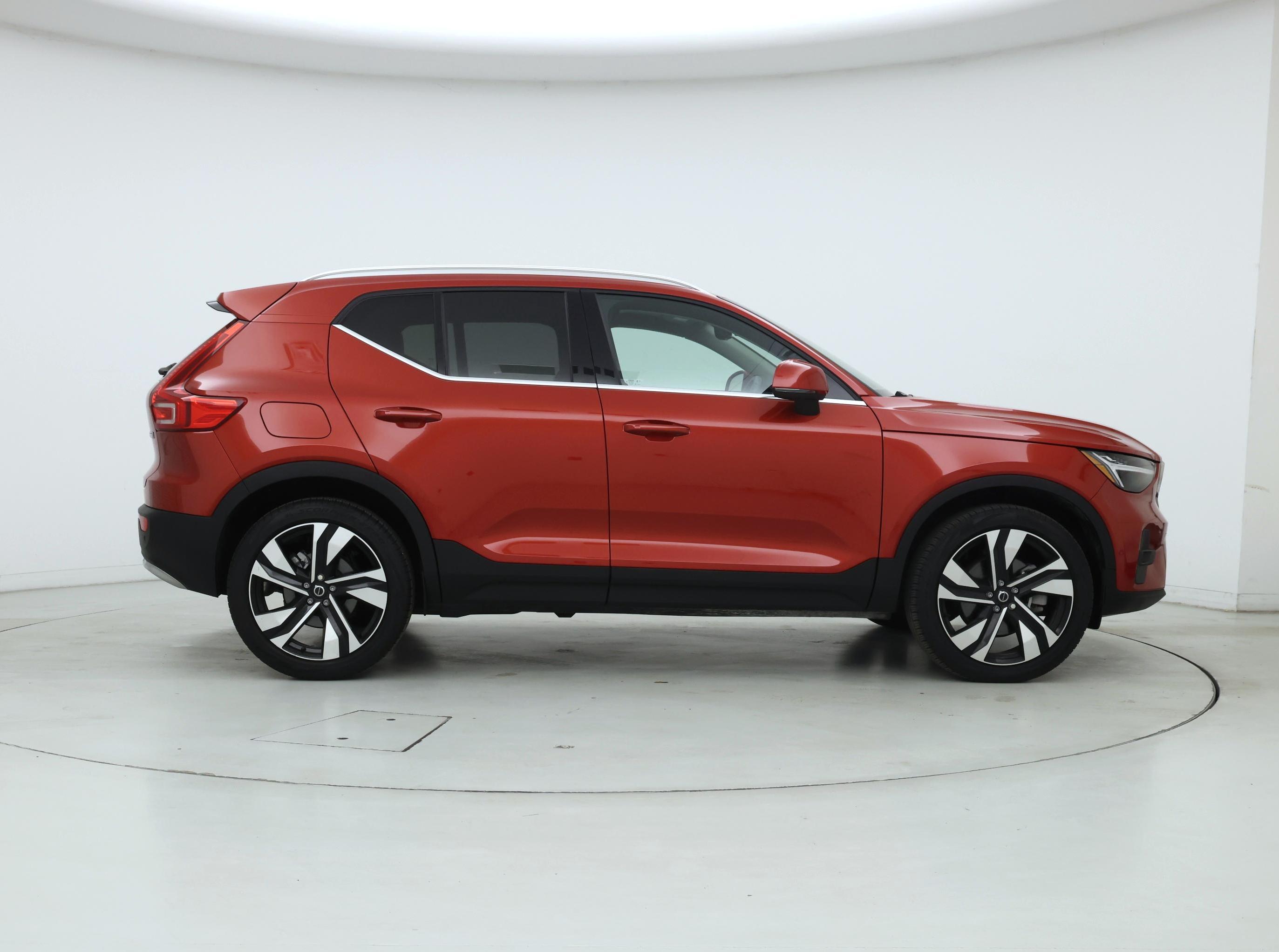 Thumbnail: 2023 Volvo XC40 - 7