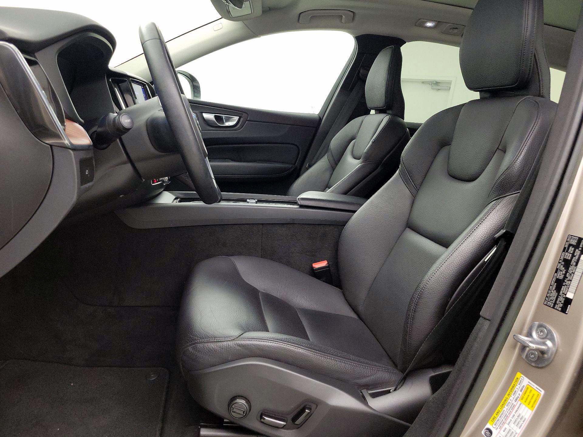 Thumbnail: 2023 Volvo XC60 - 11