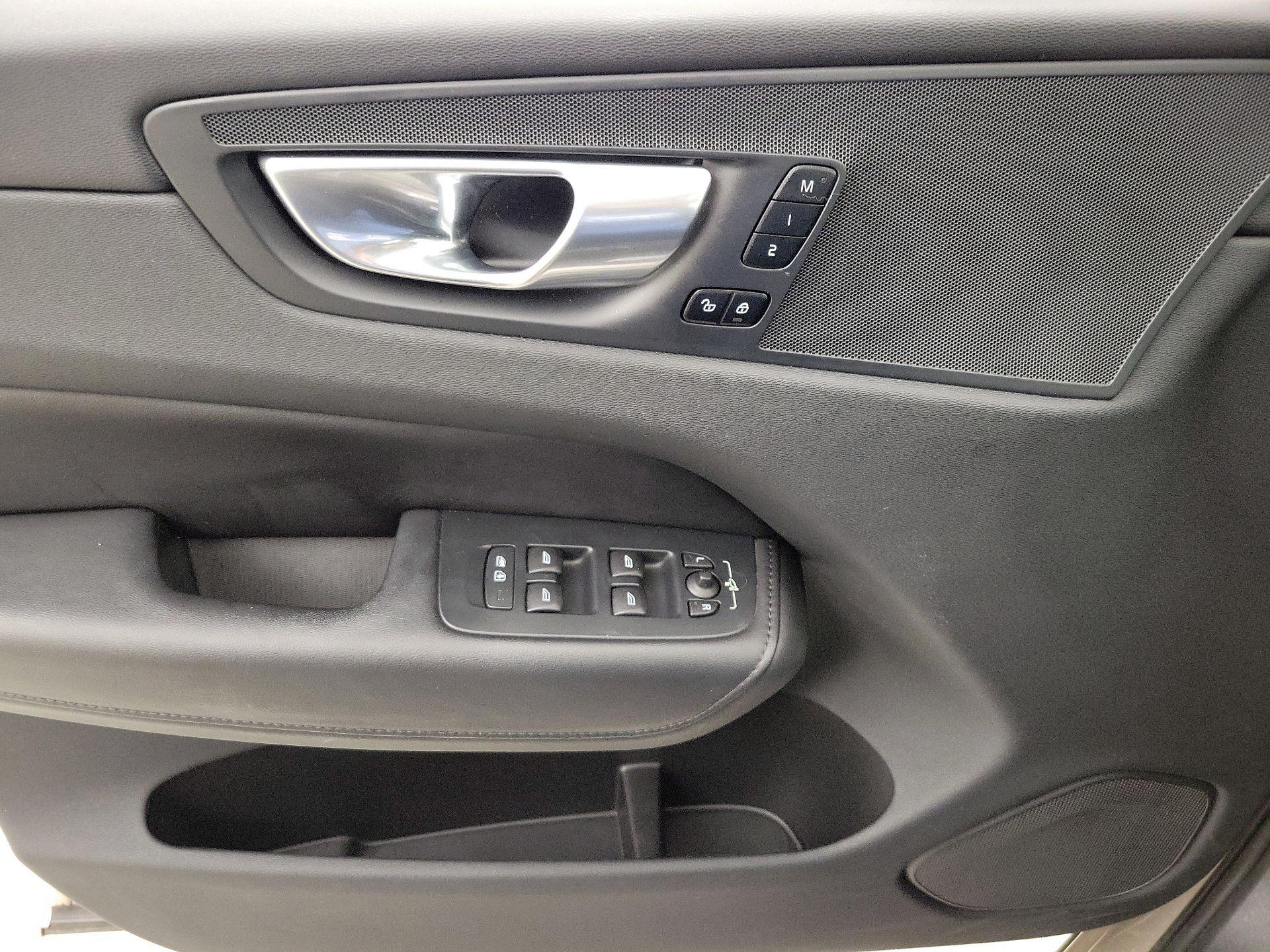 Thumbnail: 2023 Volvo XC60 - 12