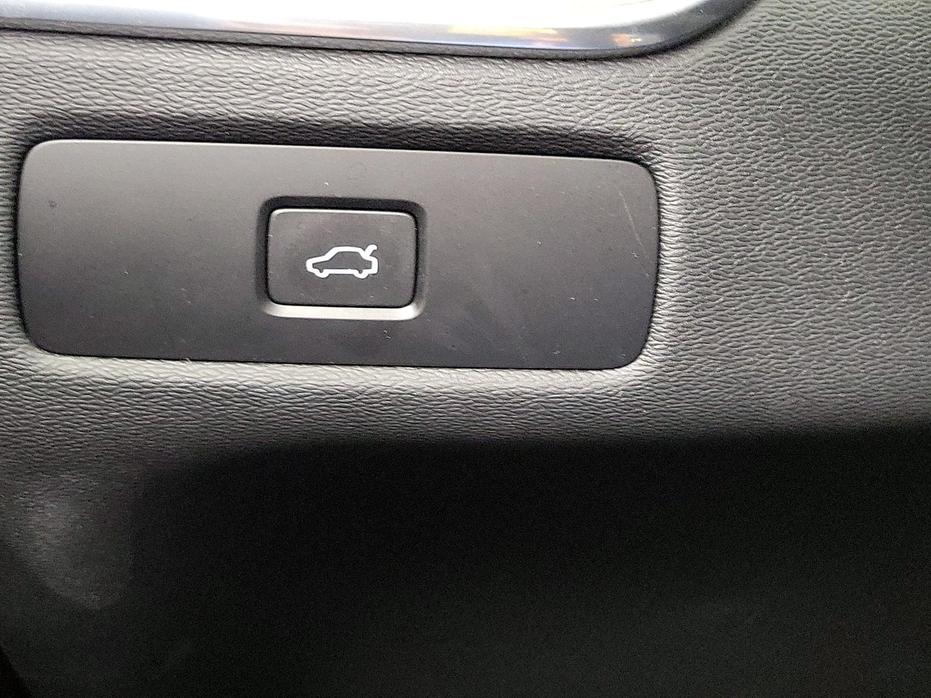 Thumbnail: 2023 Volvo XC60 - 13