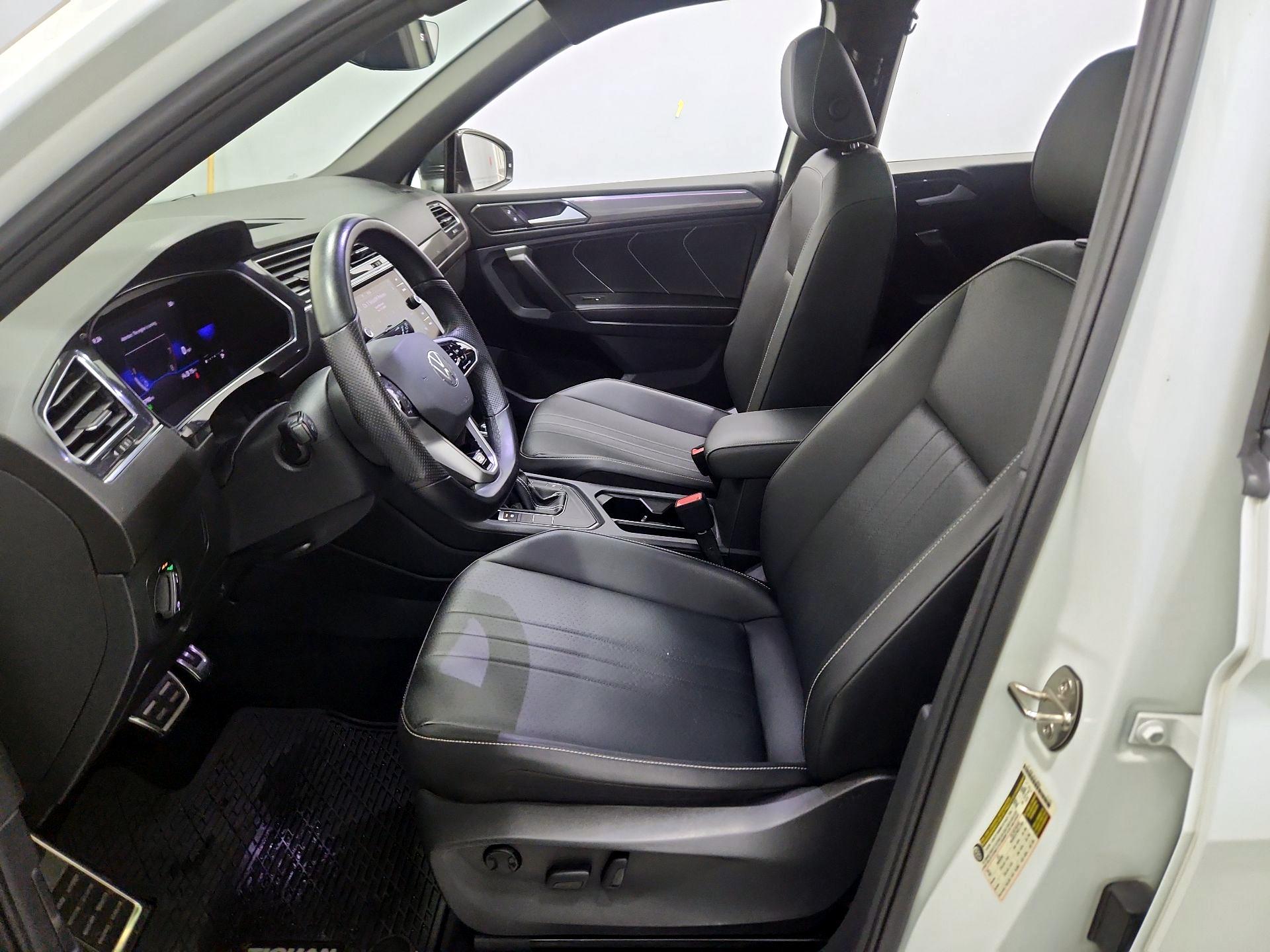 Thumbnail: 2023 Volkswagen Tiguan - 11