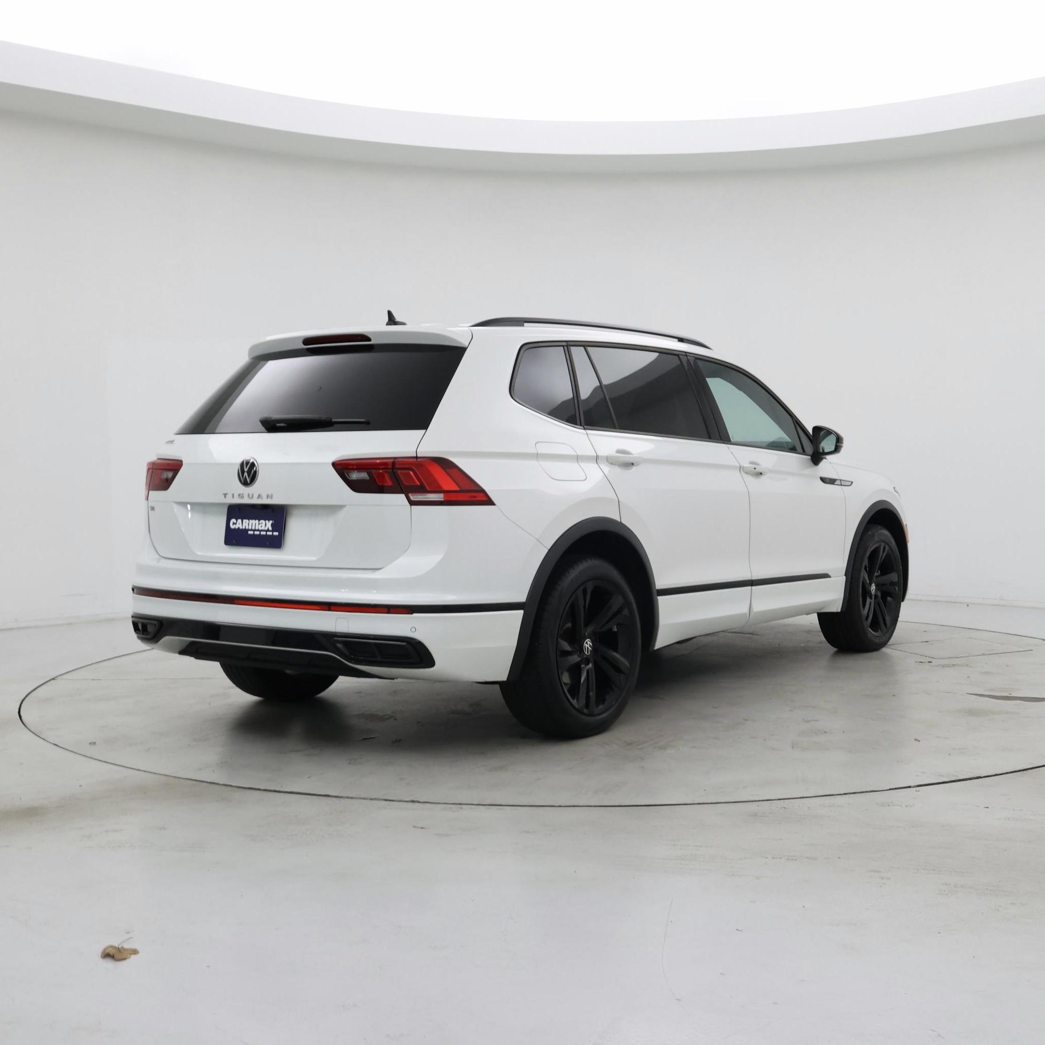 Thumbnail: 2023 Volkswagen Tiguan - 8