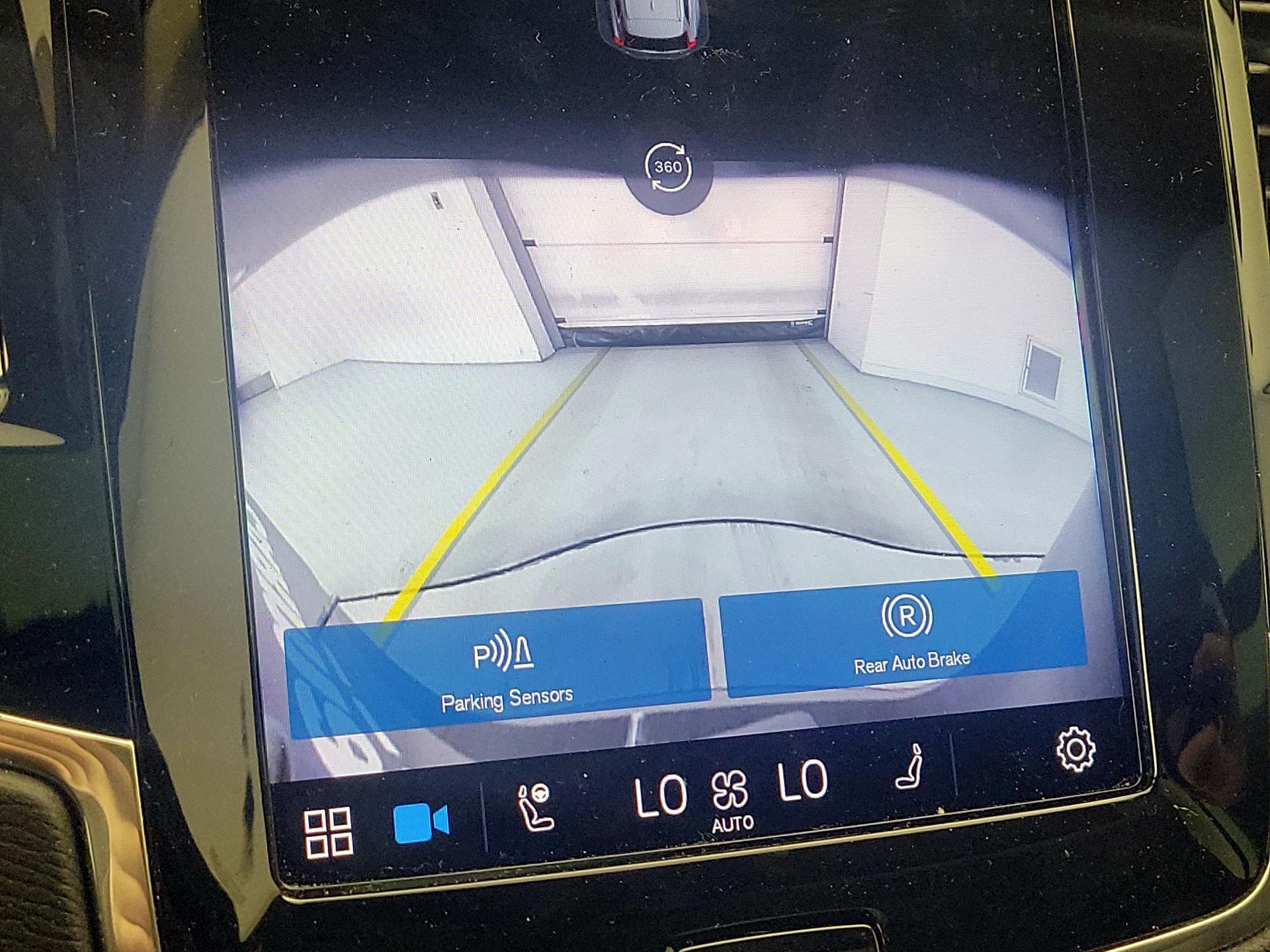 Thumbnail: 2025 Volvo XC90 - 14