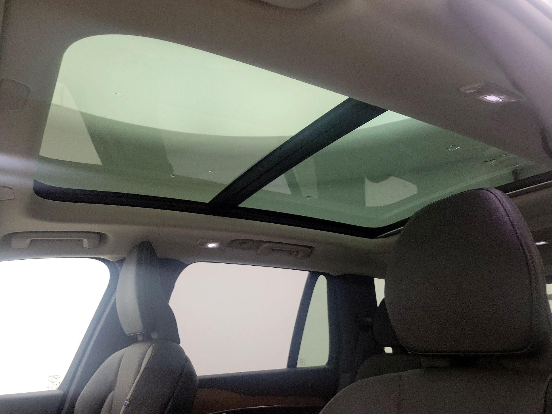 Thumbnail: 2025 Volvo XC90 - 18