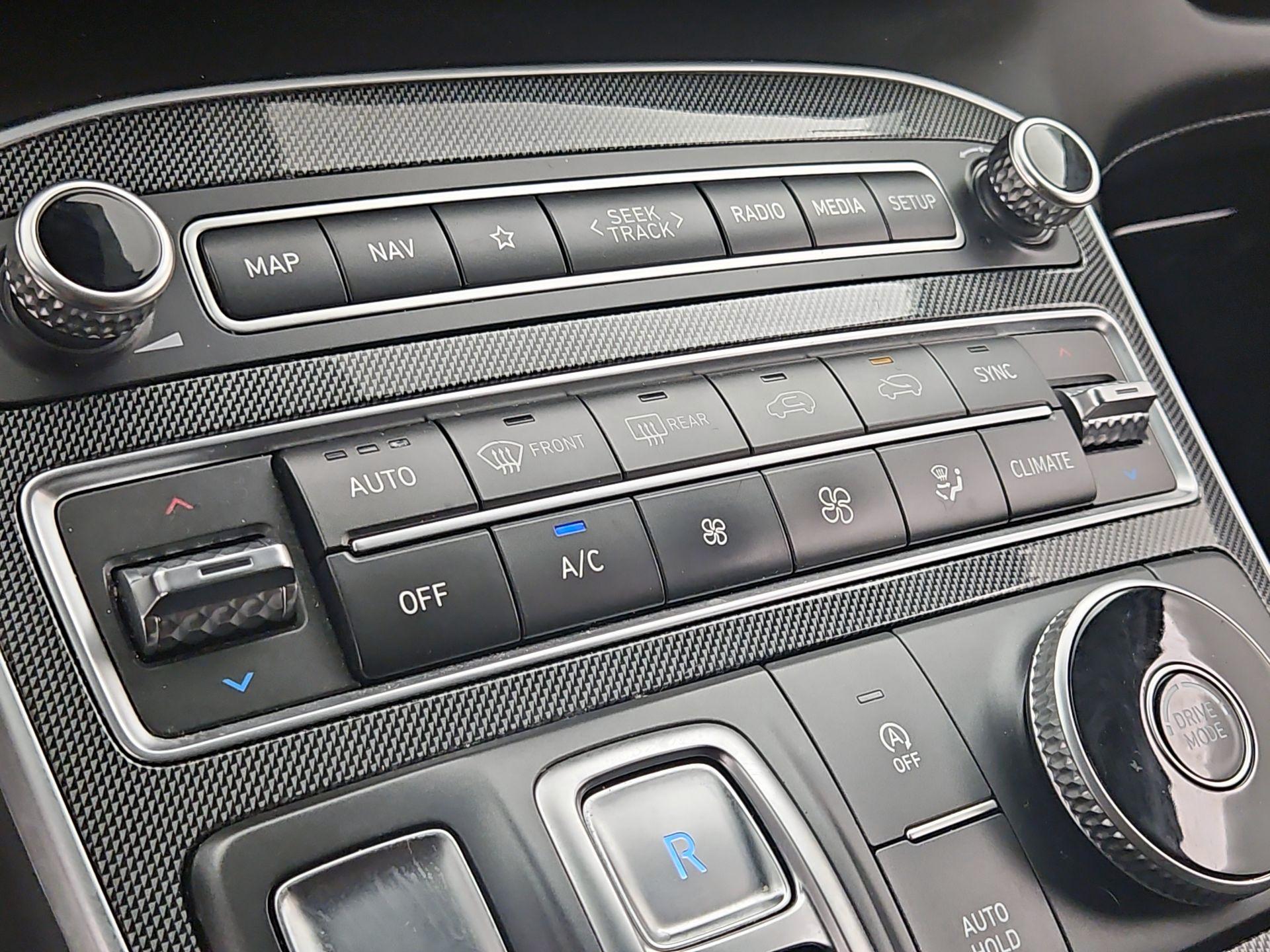 Thumbnail: 2022 Hyundai Santa Fe - 17