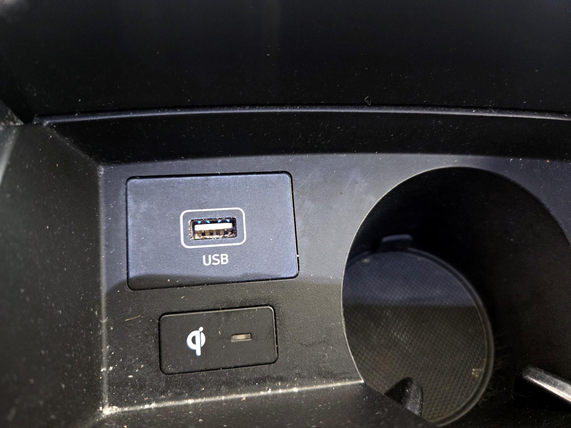 Thumbnail: 2022 Hyundai Santa Fe - 18