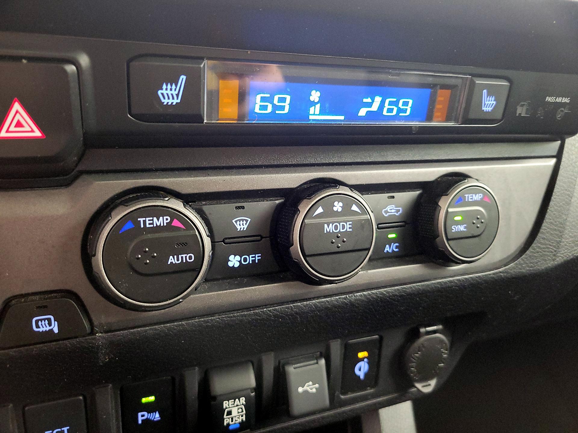 Thumbnail: 2021 Toyota Tacoma - 17