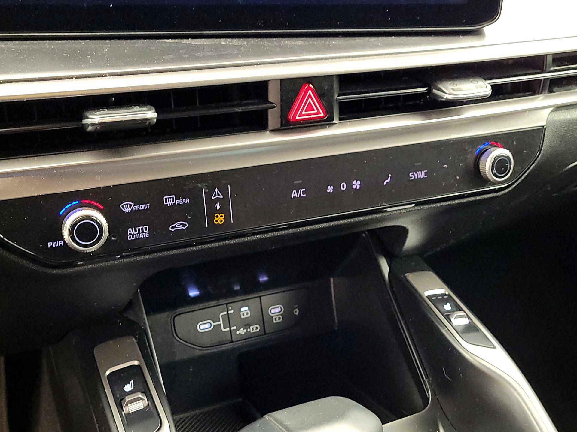 Thumbnail: 2024 Kia Sorento - 16