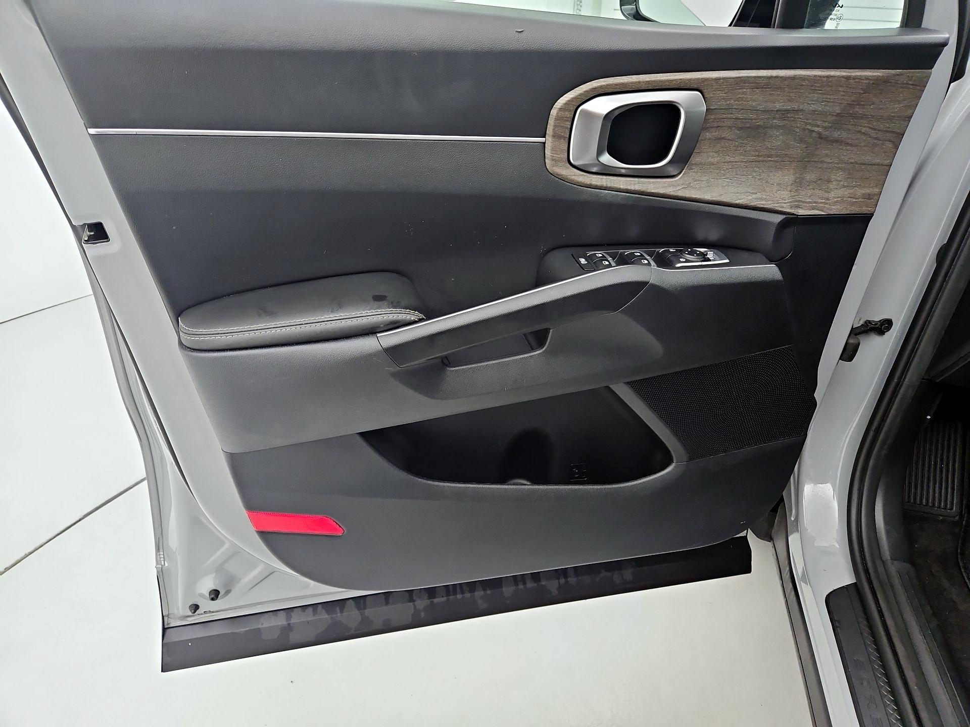 Thumbnail: 2023 Kia Sorento - 12