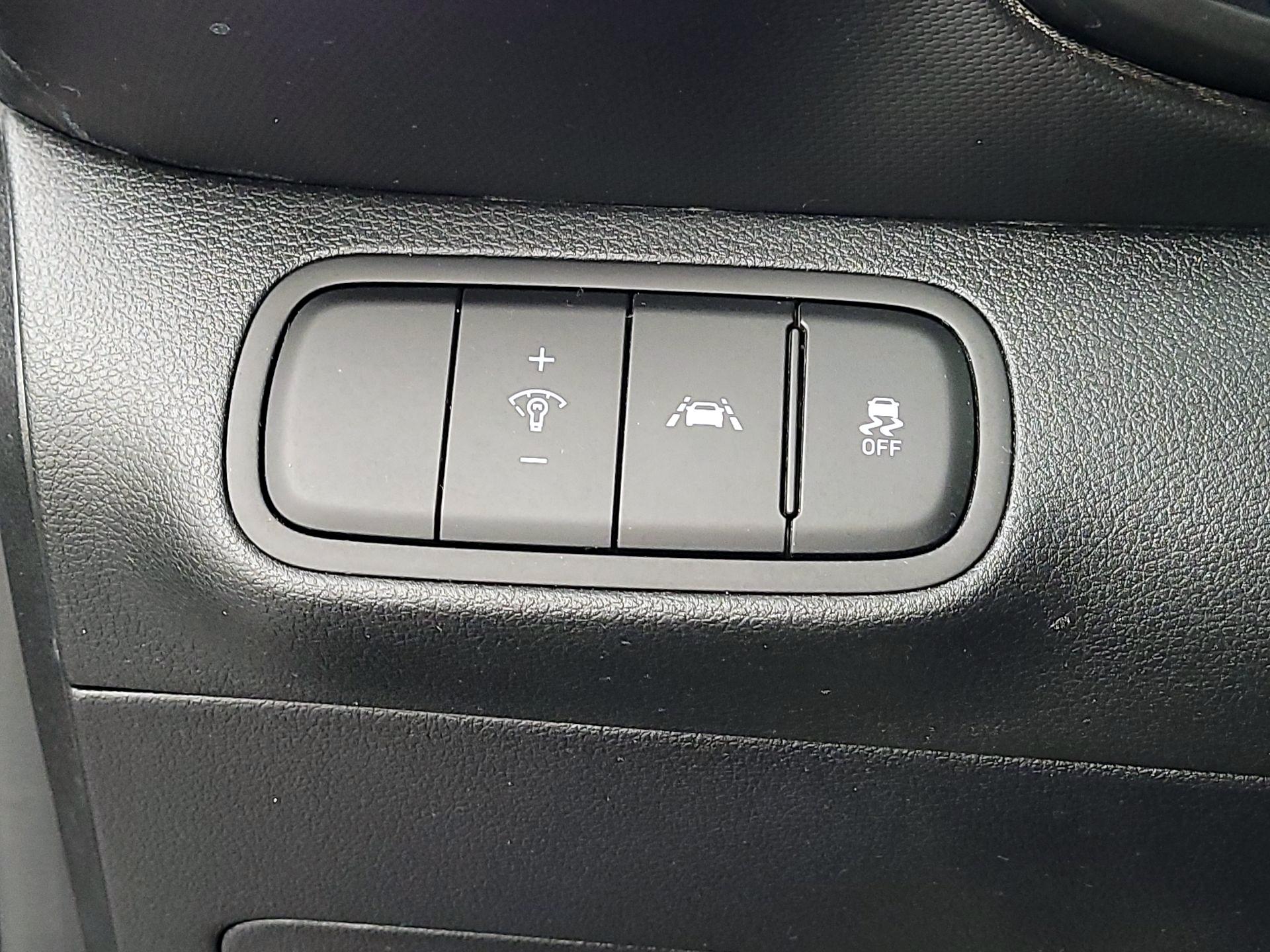 Thumbnail: 2022 Hyundai Venue - 13