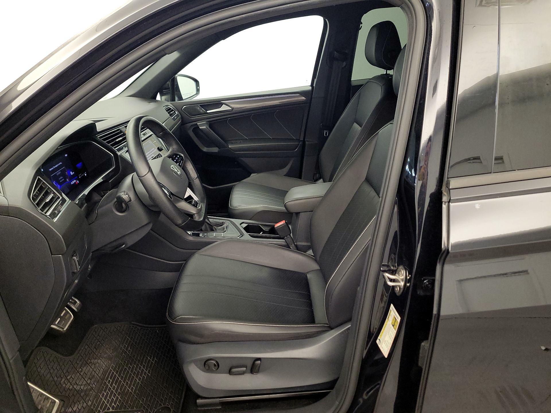 Thumbnail: 2022 Volkswagen Tiguan - 11