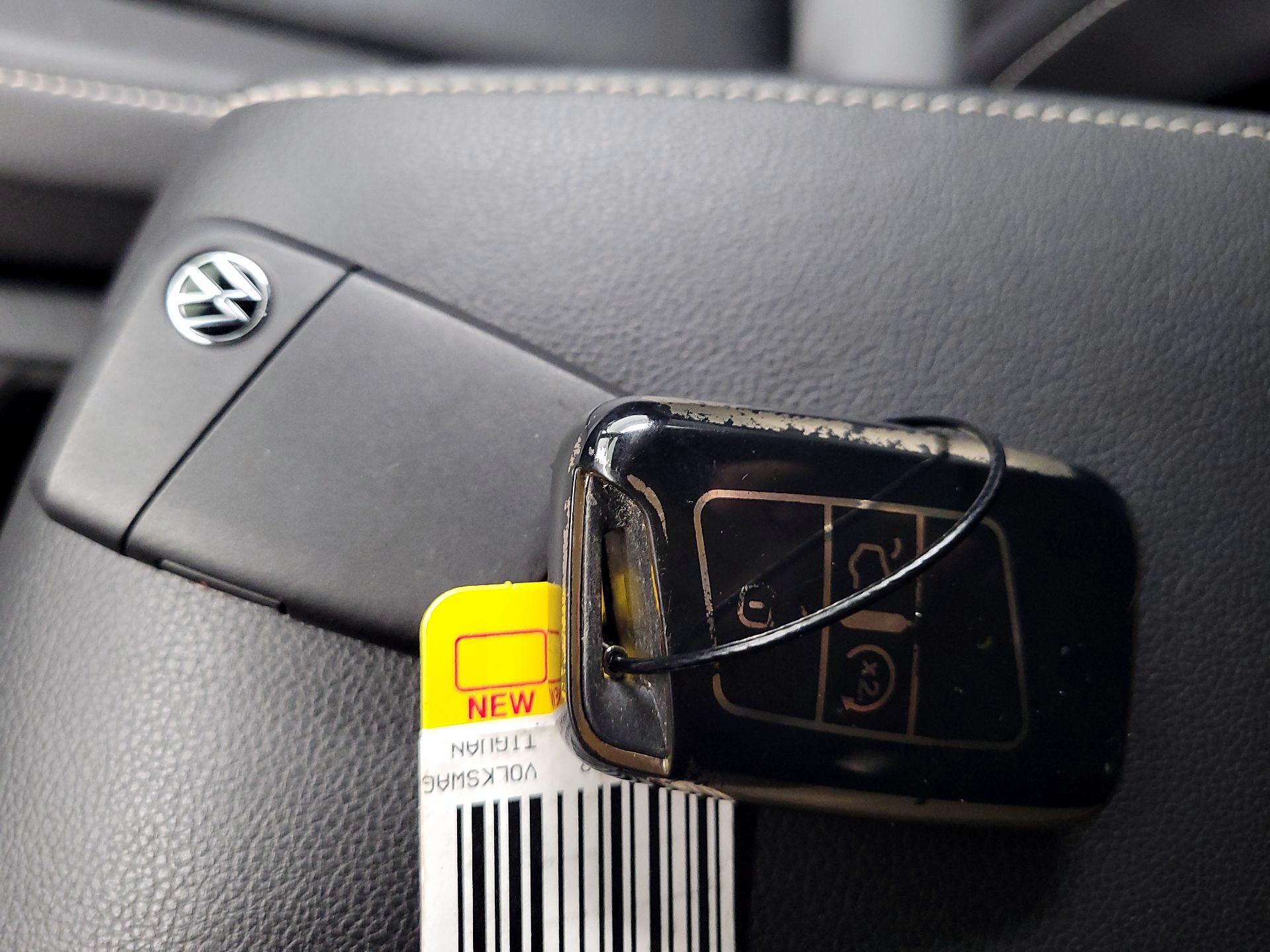 Thumbnail: 2022 Volkswagen Tiguan - 18