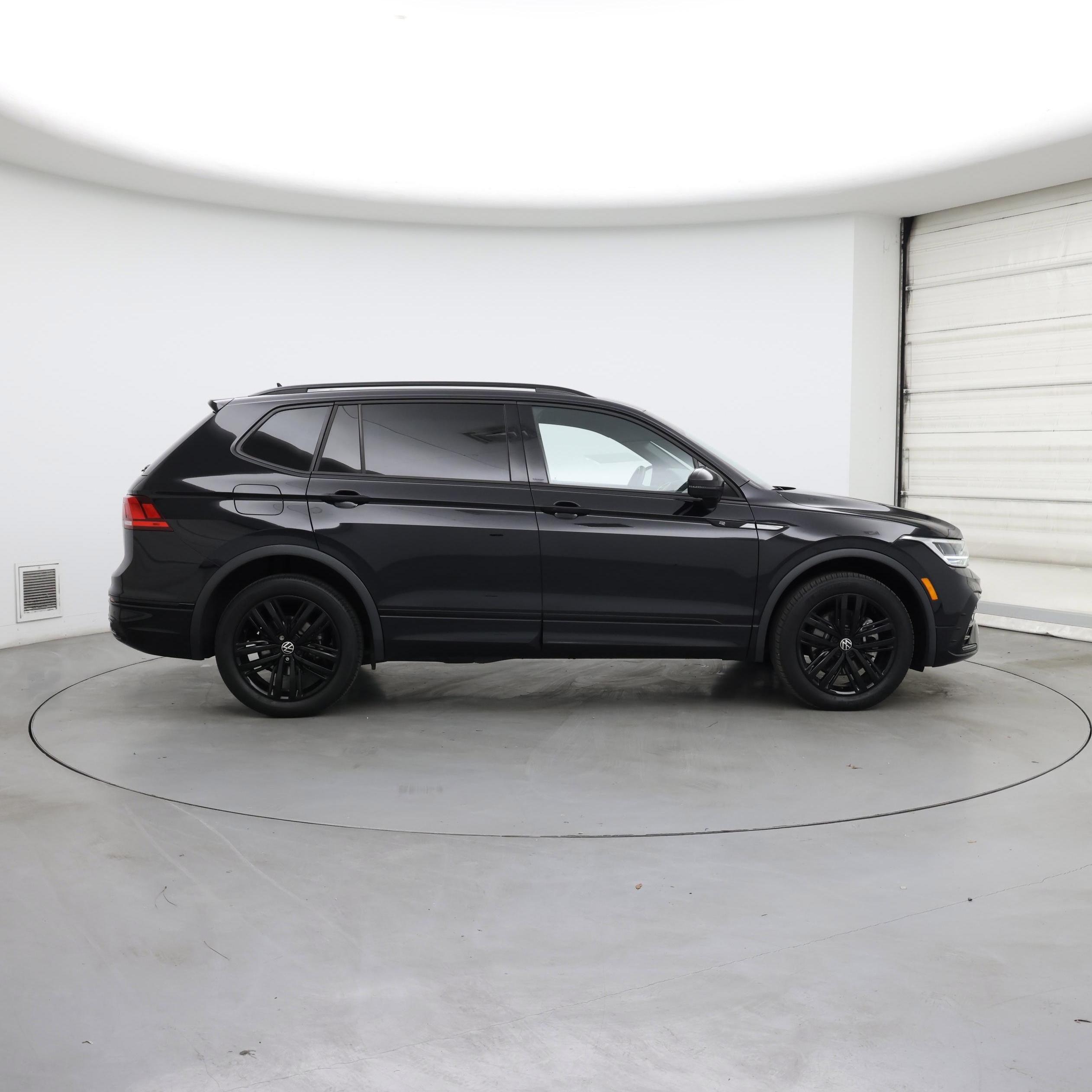 Thumbnail: 2022 Volkswagen Tiguan - 7