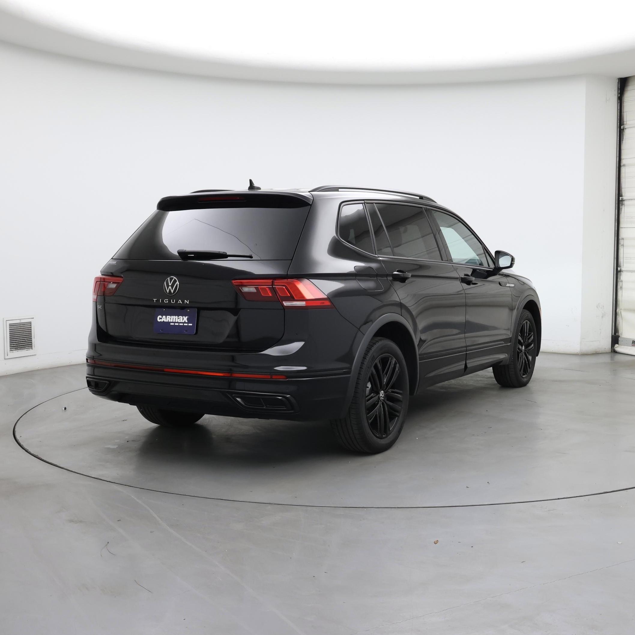 Thumbnail: 2022 Volkswagen Tiguan - 8