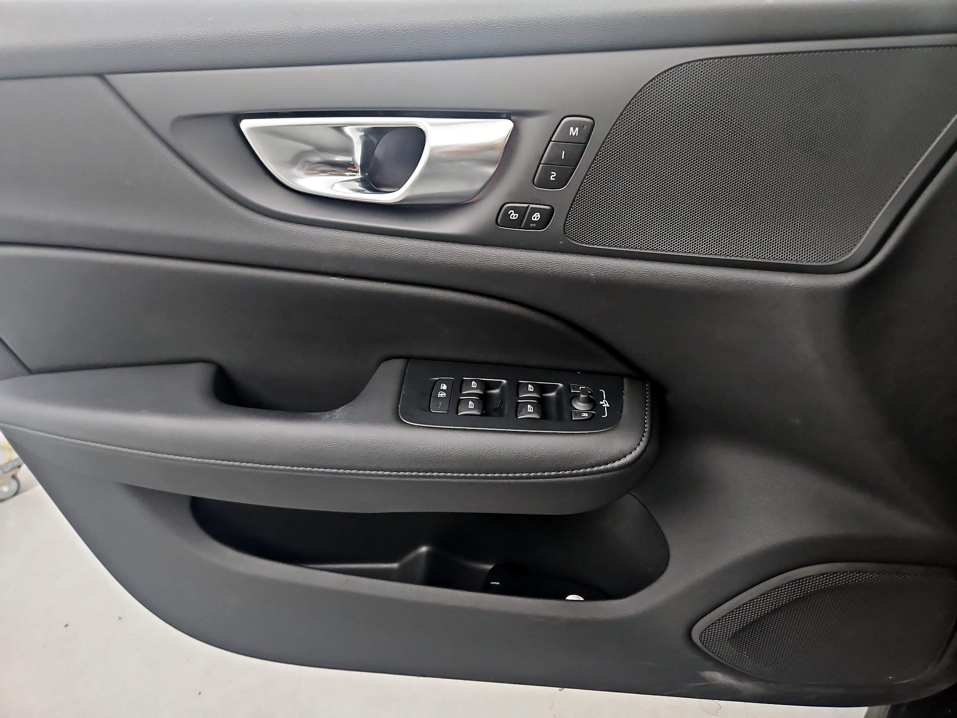 Thumbnail: 2025 Volvo S60 - 12