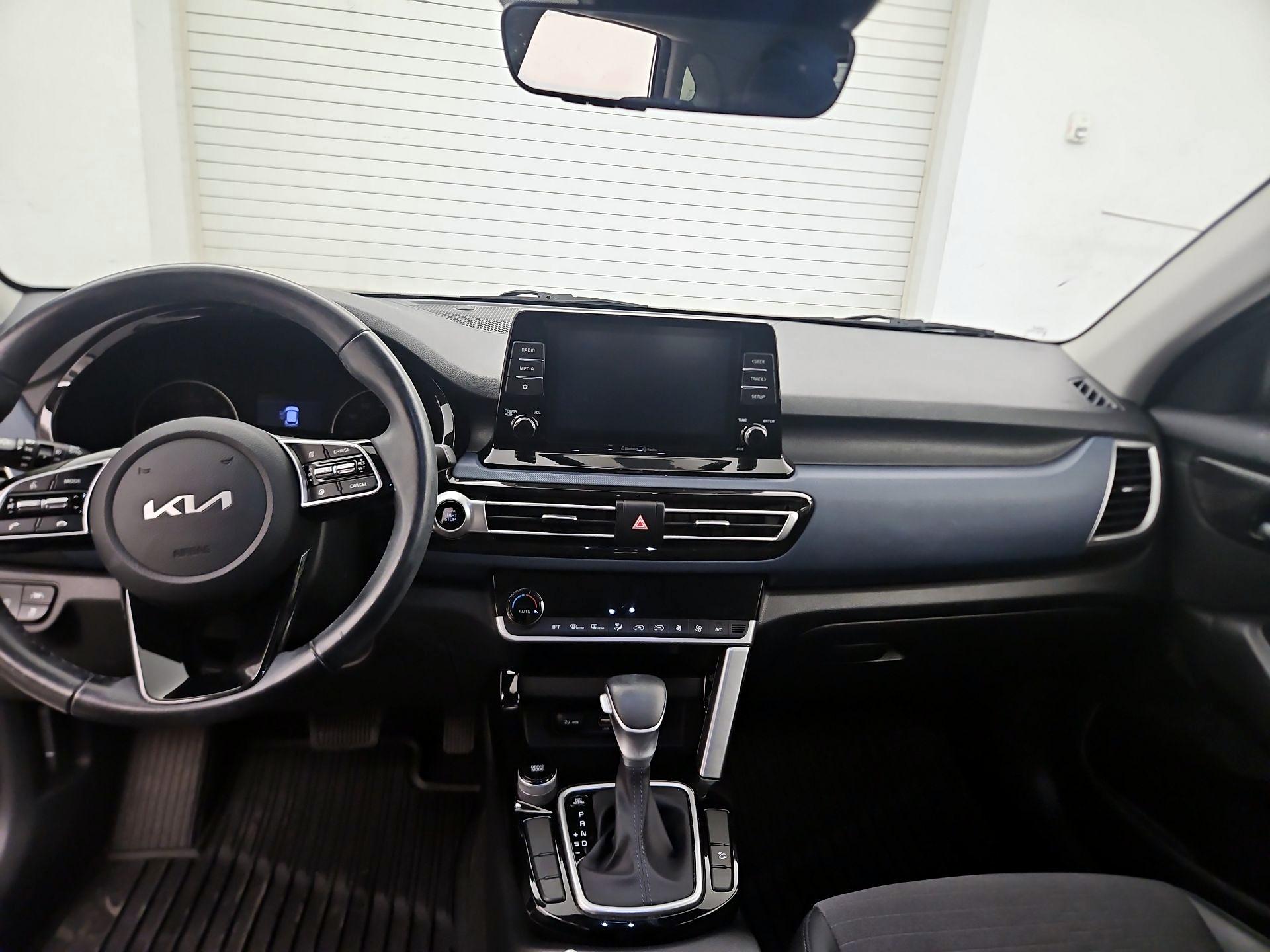 Thumbnail: 2023 Kia Seltos - 9