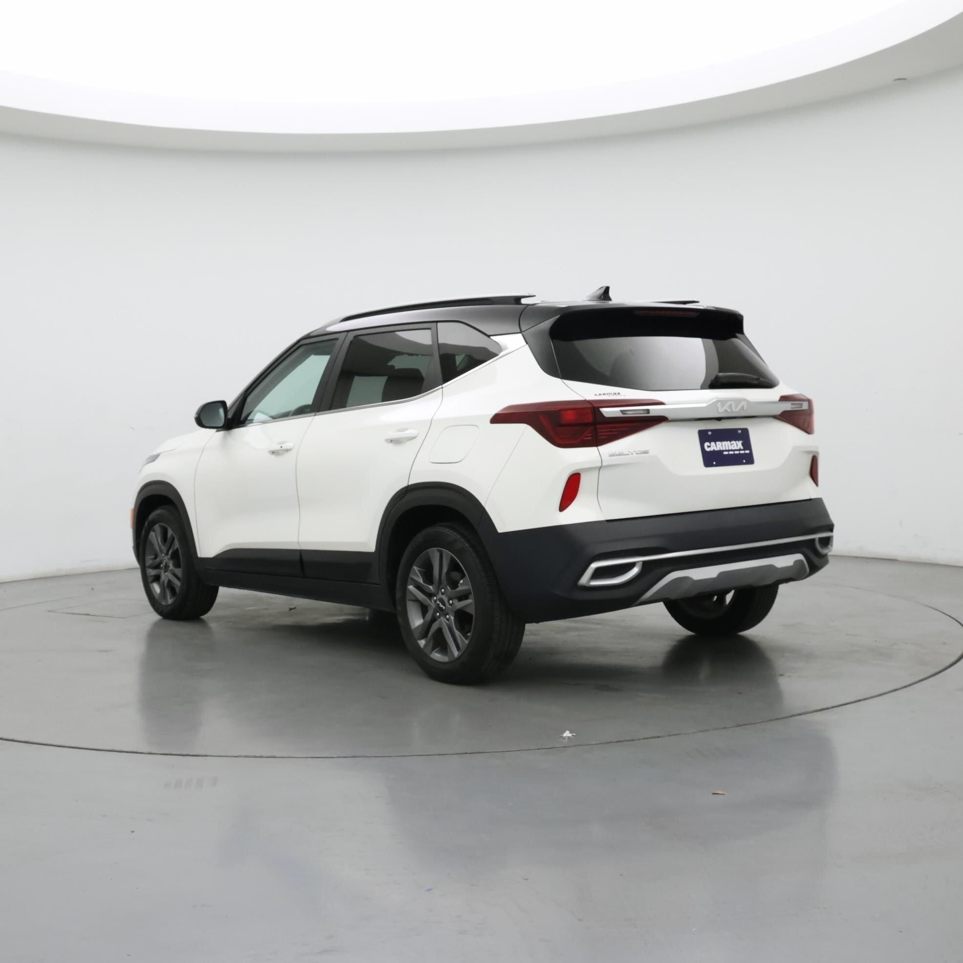 Thumbnail: 2023 Kia Seltos - 2